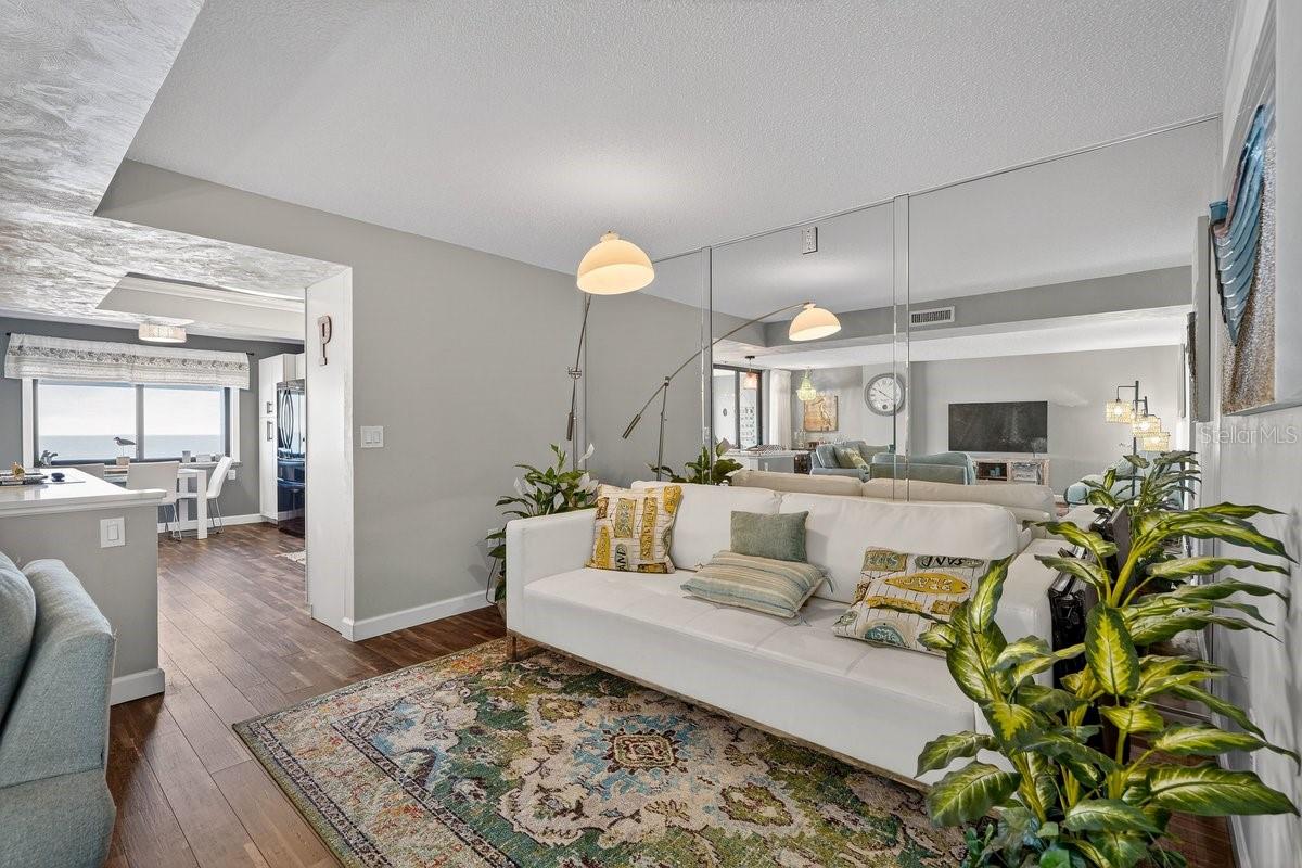 OCEANS 04 - Residential