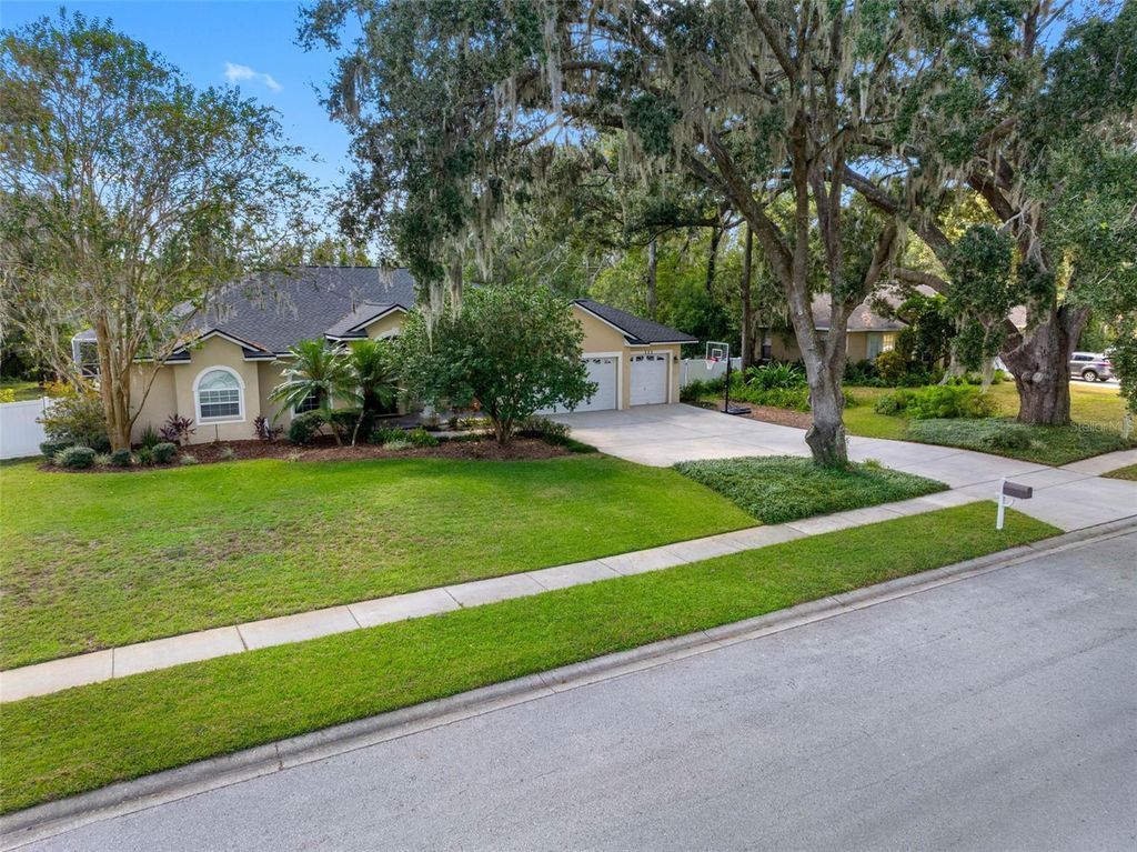 Photo of 121 Myrtle Ridge Road, Lutz, FL 33549 (MLS # TB8441205)