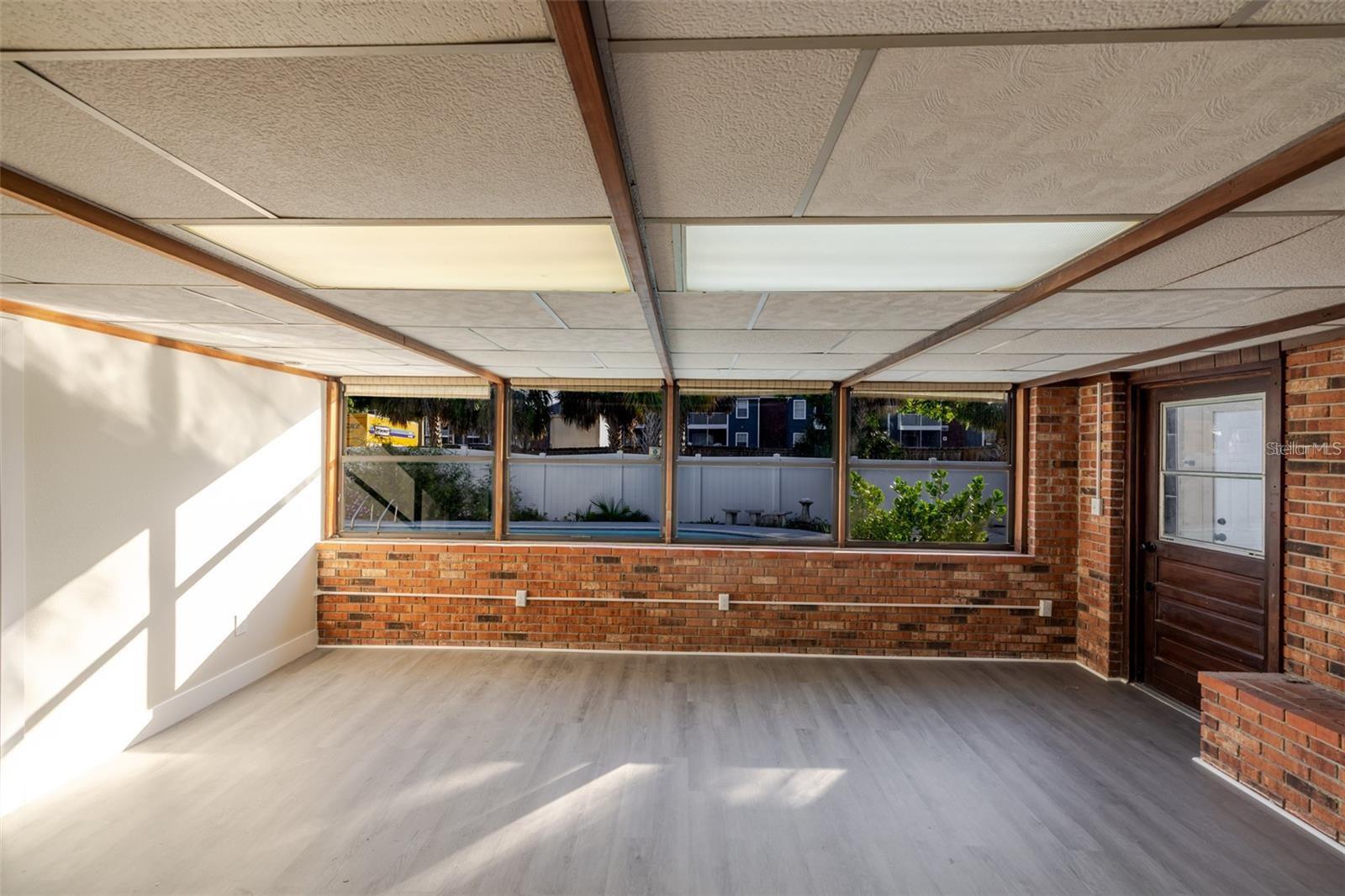 TAMPA SHORES INC #1 UN 1A REP - Residential