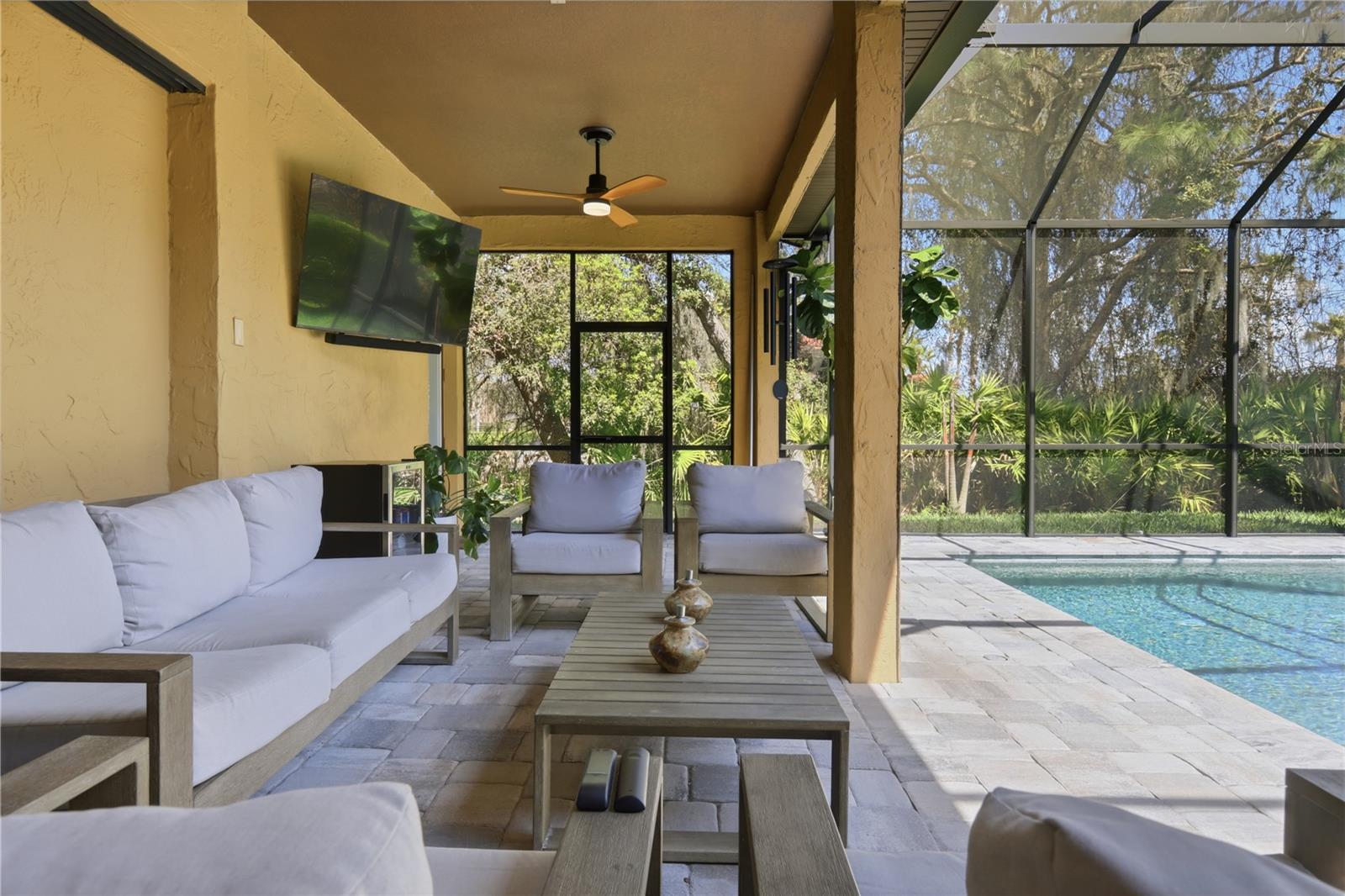 RIVIERA BELLA UNIT 01 - Residential