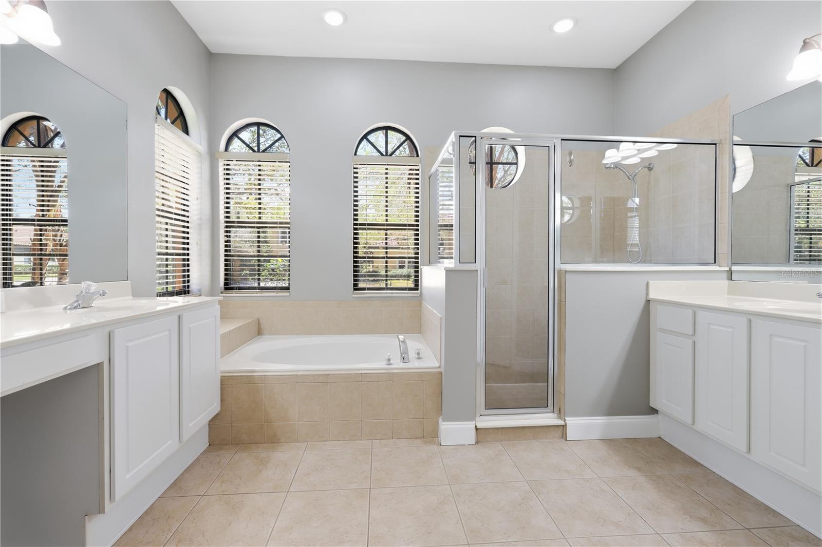 RIVIERA BELLA UNIT 01 - Residential