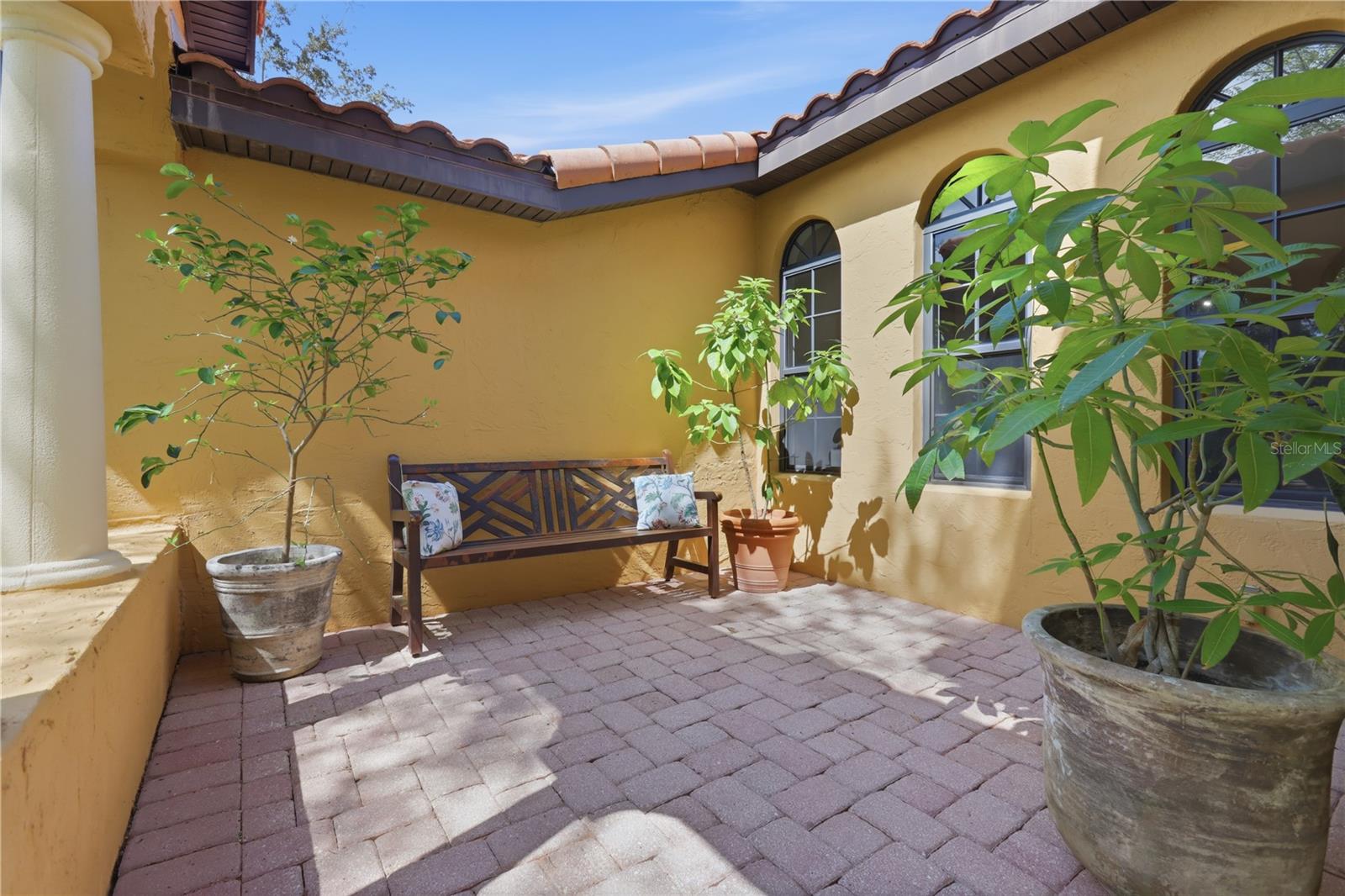 RIVIERA BELLA UNIT 01 - Residential