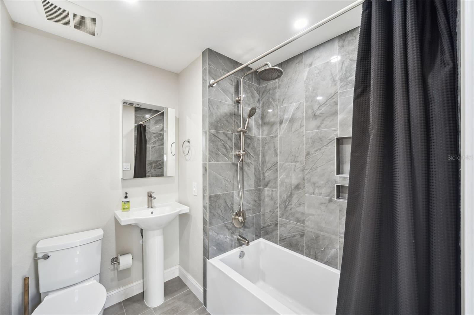 MONTICELLO PARK - Residential