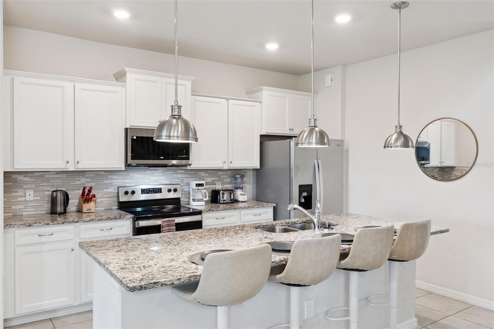 WINDSOR ISLAND RESIDENCE PH 2B - Residential