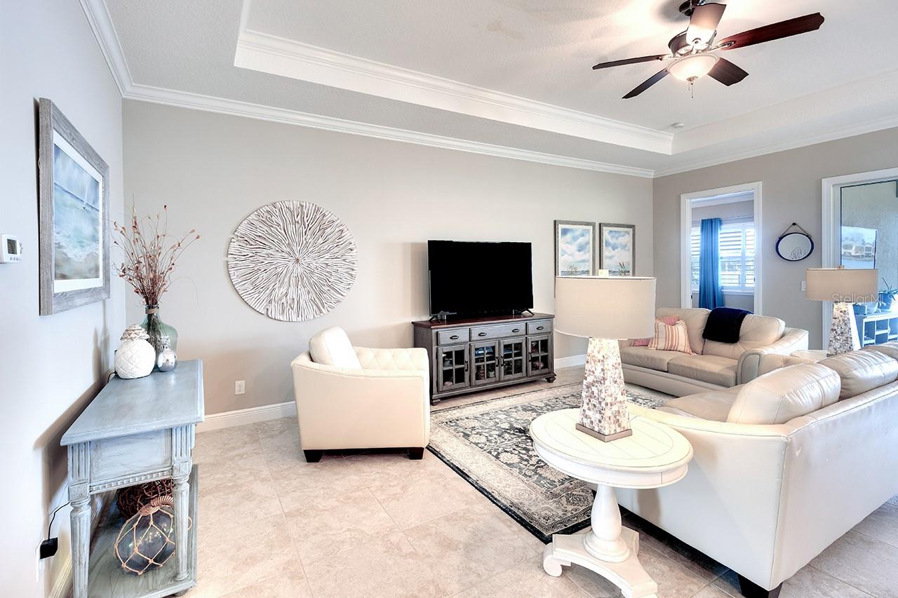 1022 OVERLOOK COURT