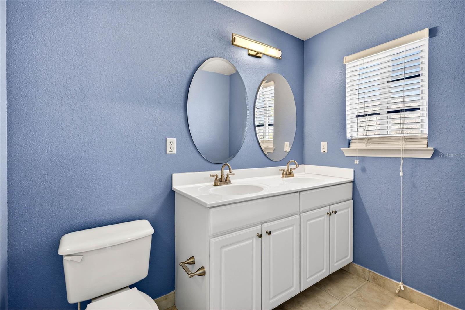 ARLINGTON PARK CONDO - Residential