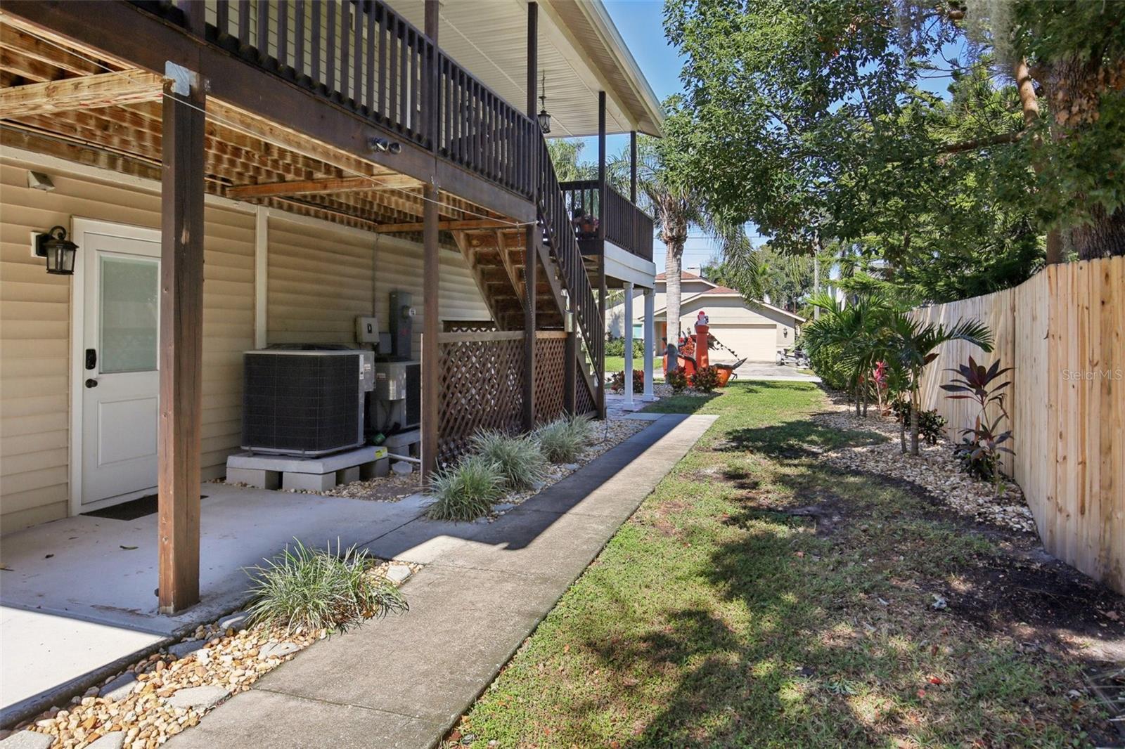 LAKE TARPON ESTATES - Residential