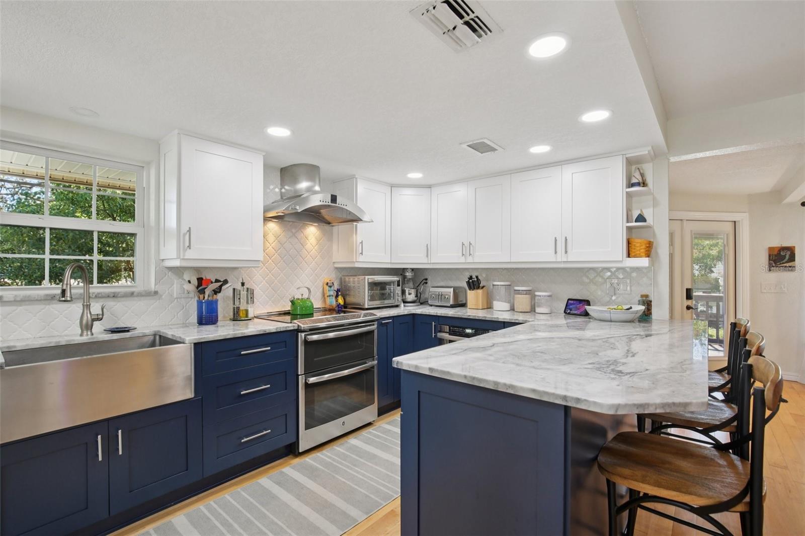 LAKE TARPON ESTATES - Residential