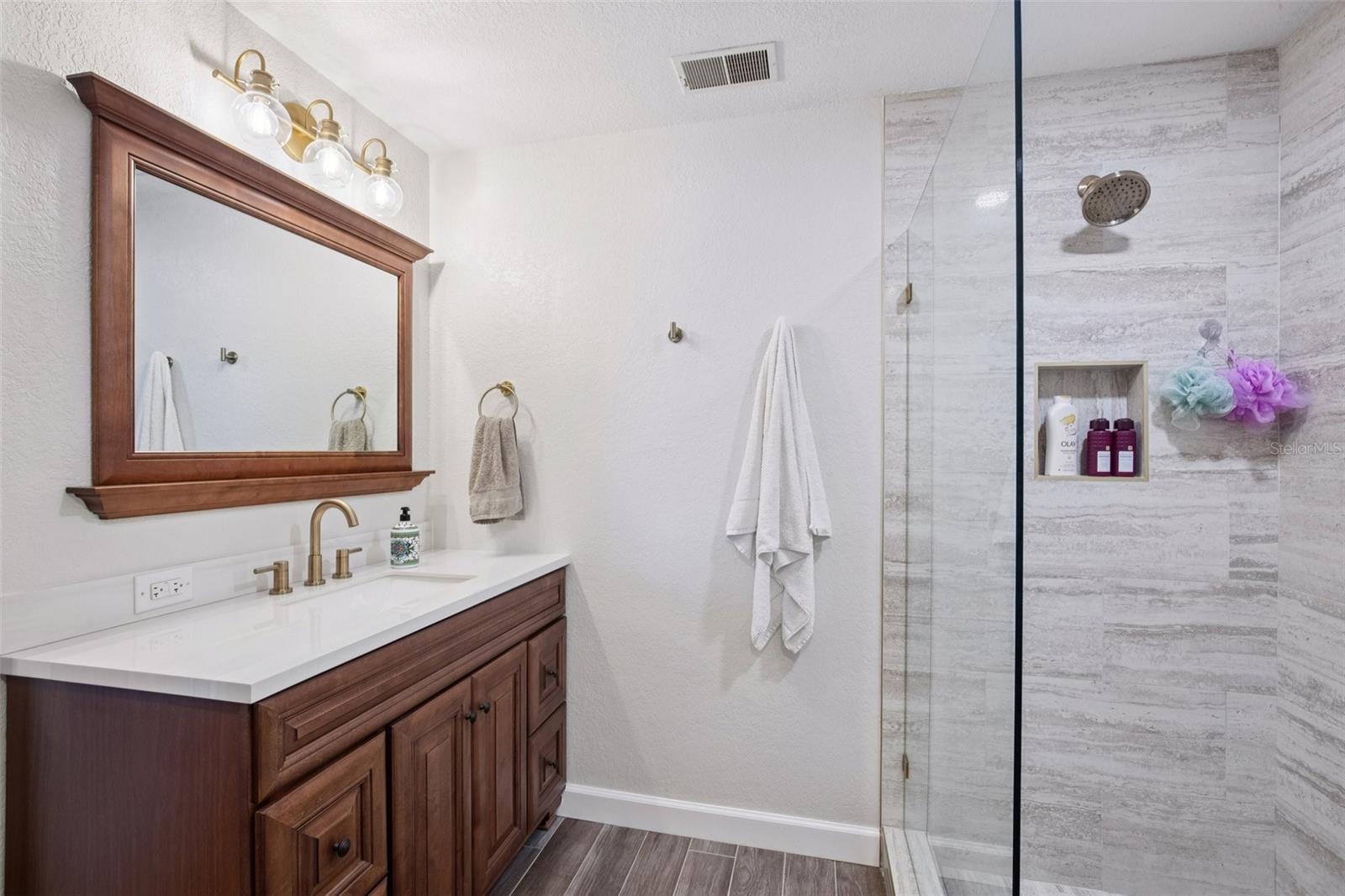 LAKE TARPON ESTATES - Residential