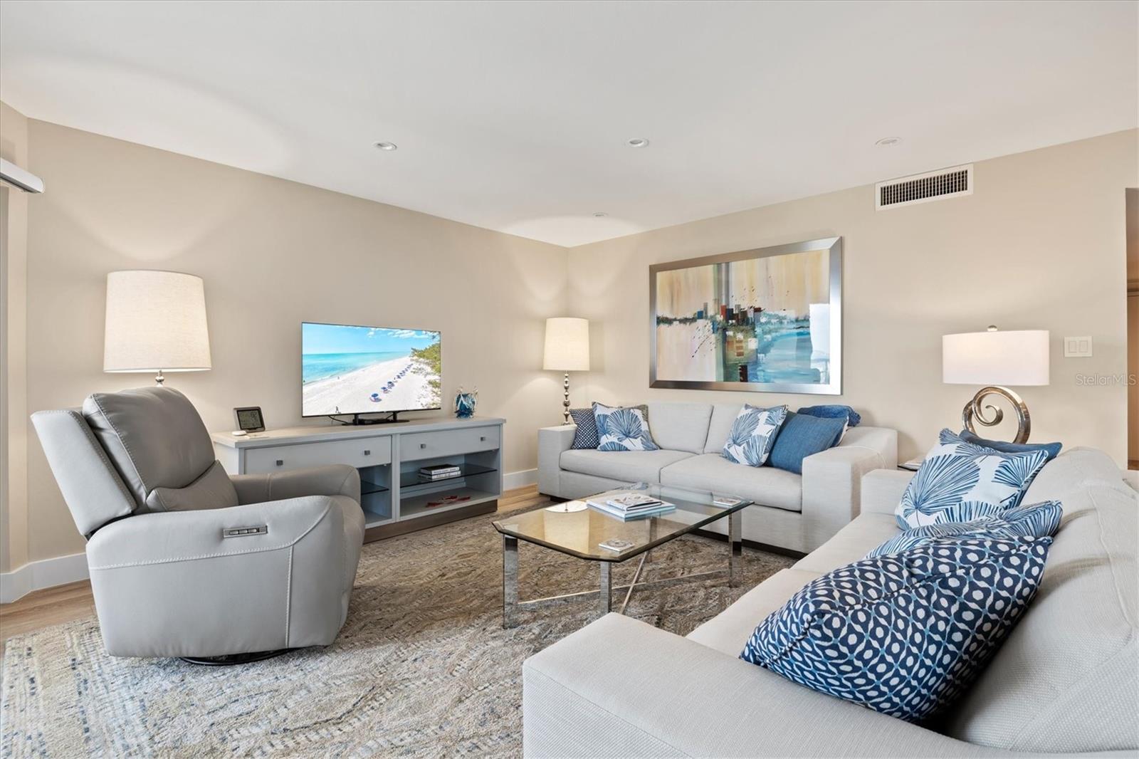 PRIVATEER NORTH - Residential