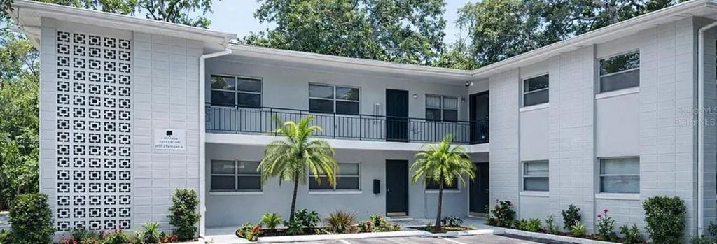 Photo of 1123 Elmwood Street, Orlando, FL 32801 (MLS # O6394900)