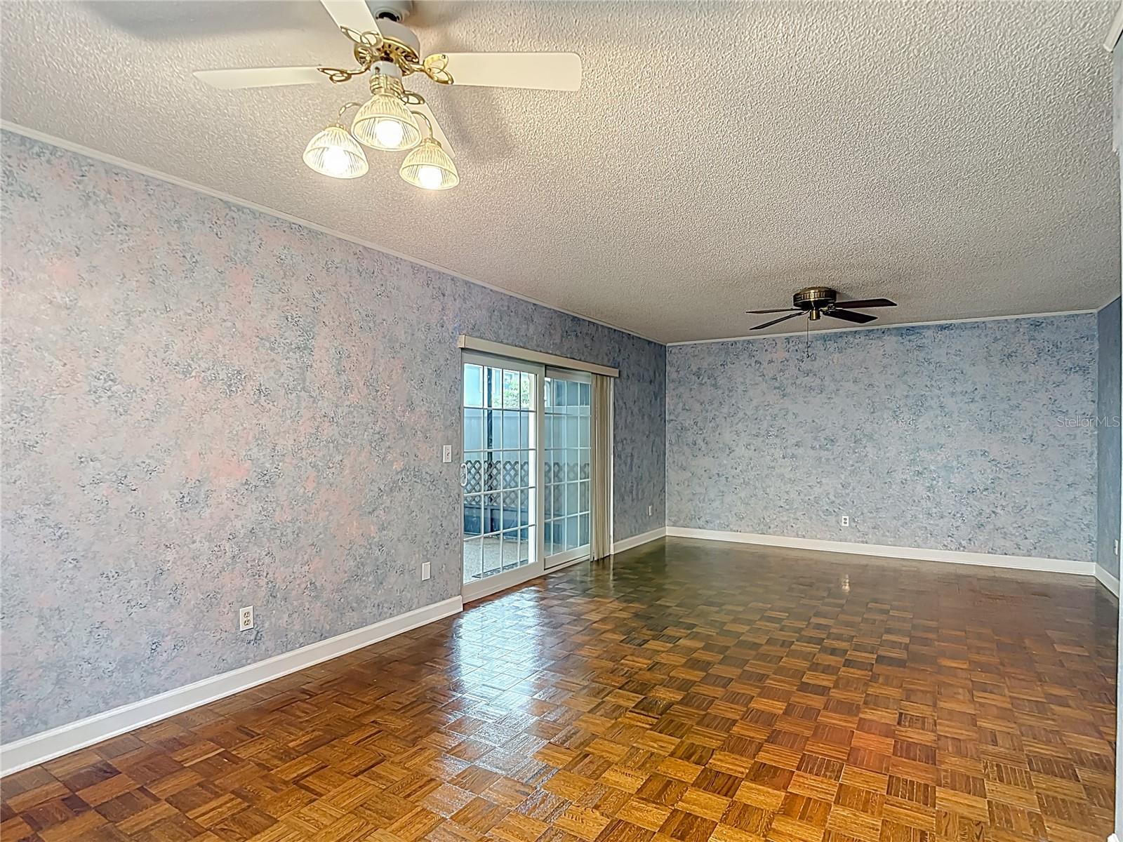 LE CLARE SHORES - Residential