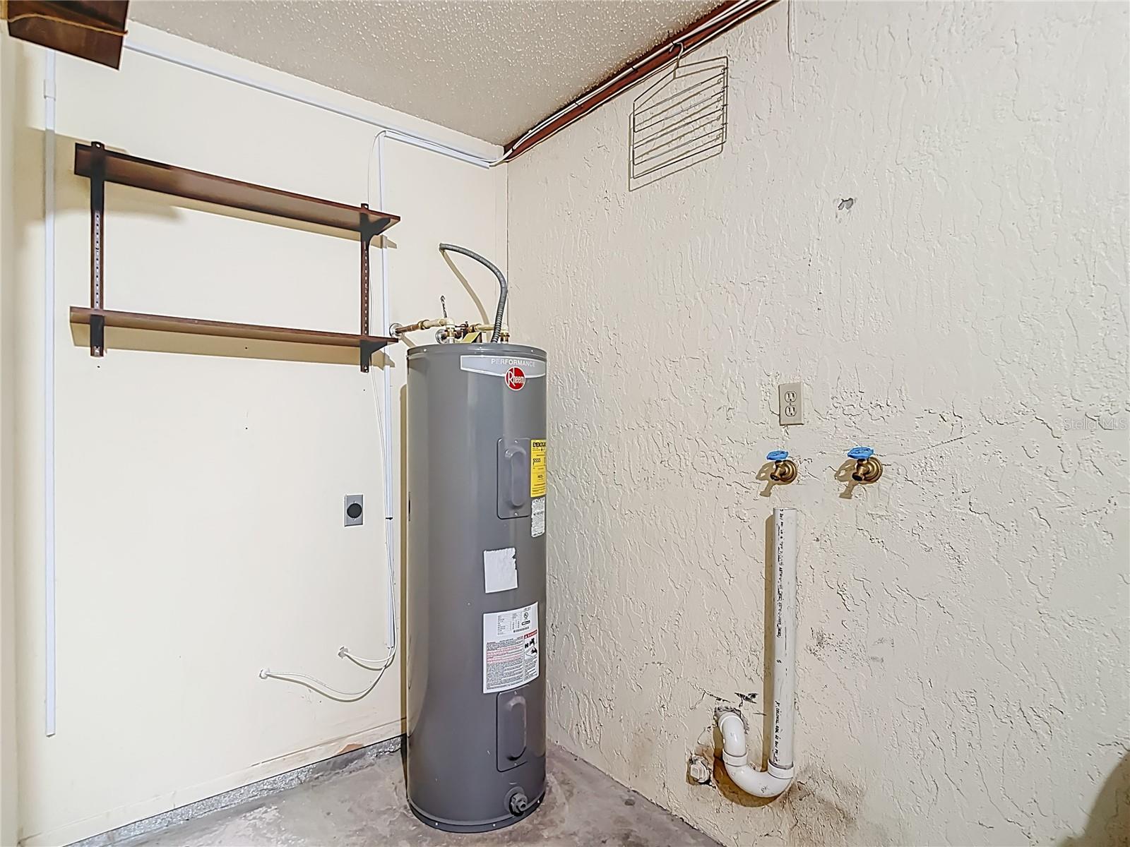 LE CLARE SHORES - Residential