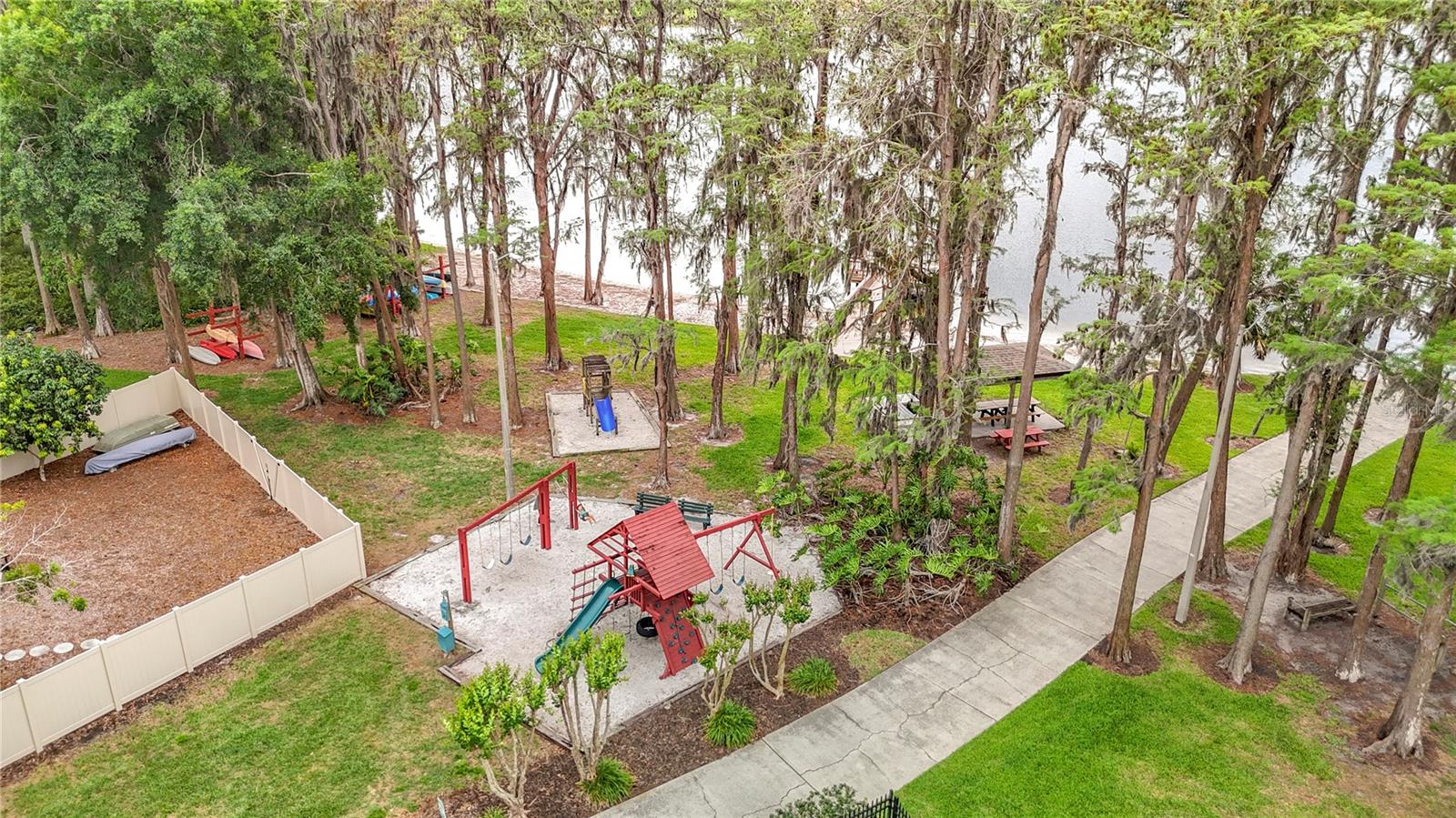 LE CLARE SHORES - Residential