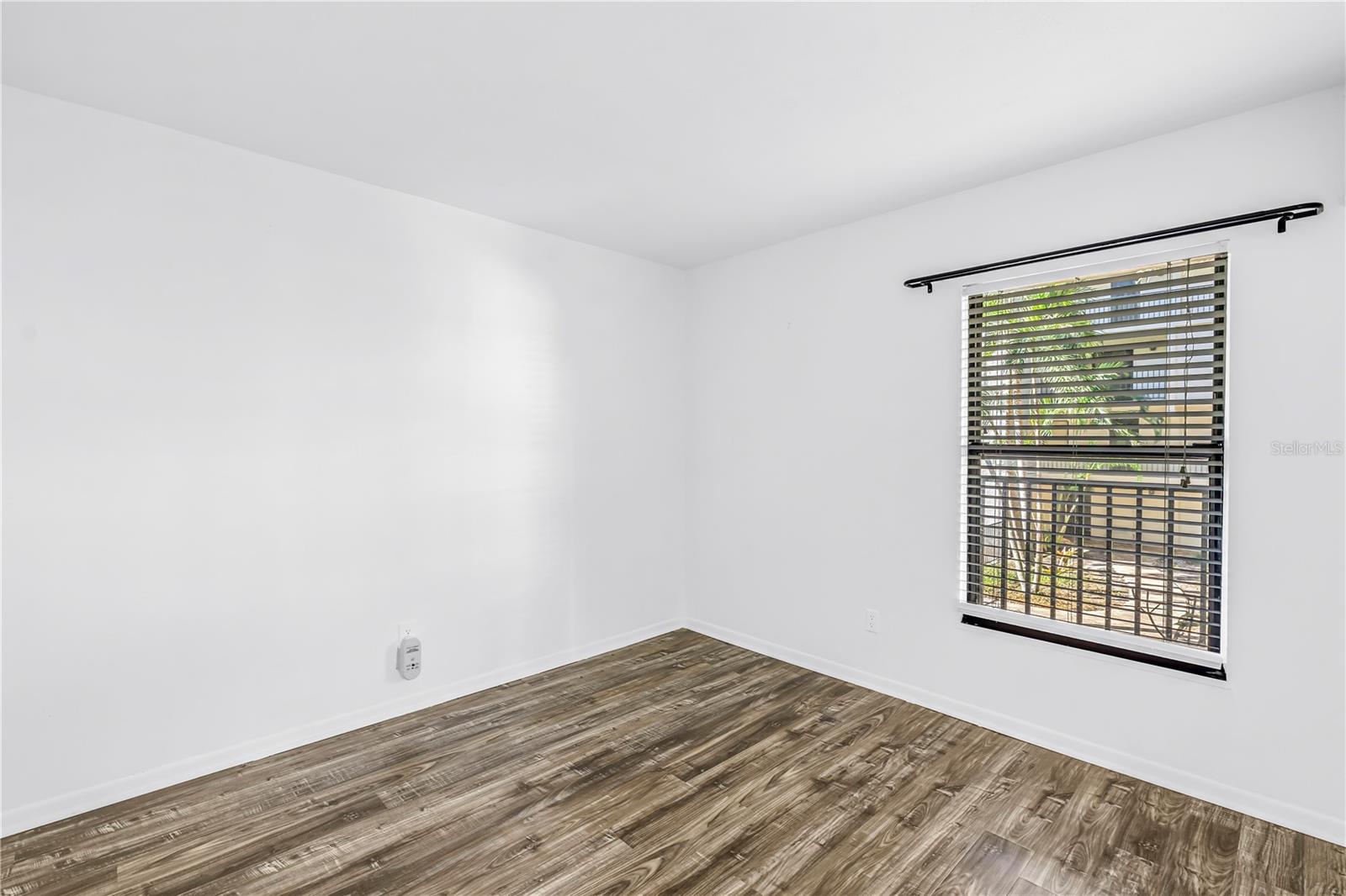 105 4TH AVENUE NE 220