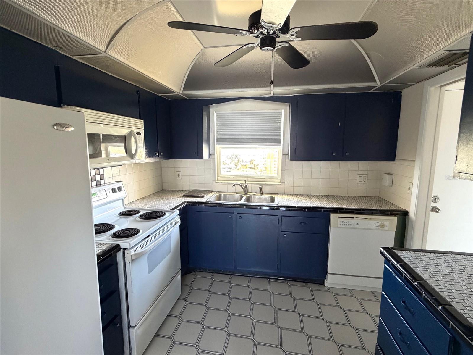 CONTINENTAL TOWERS CONDO - Residential Lease