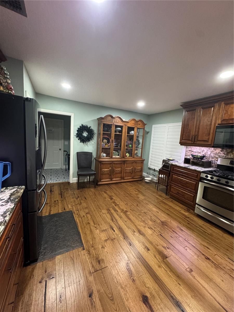 LAKE PADGETT ESTATES - Residential