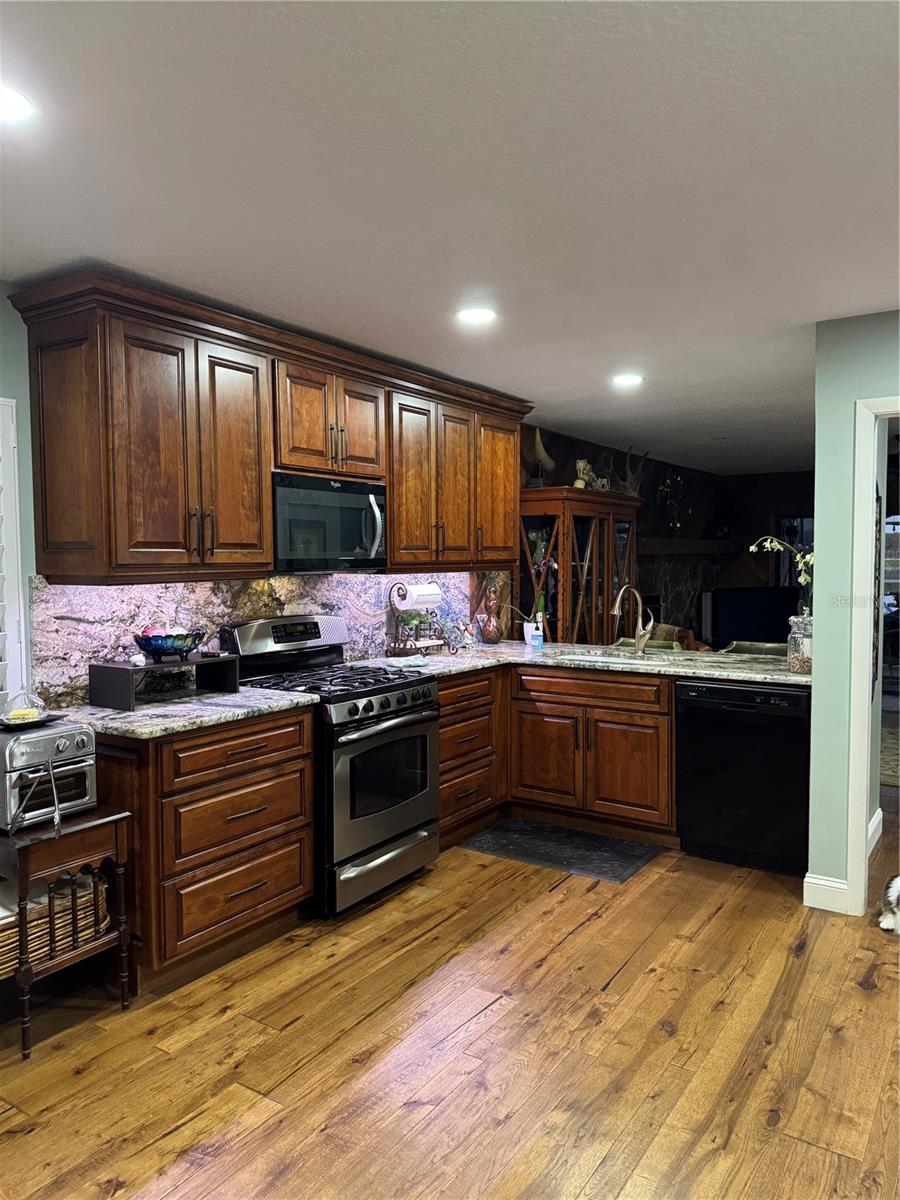 LAKE PADGETT ESTATES - Residential