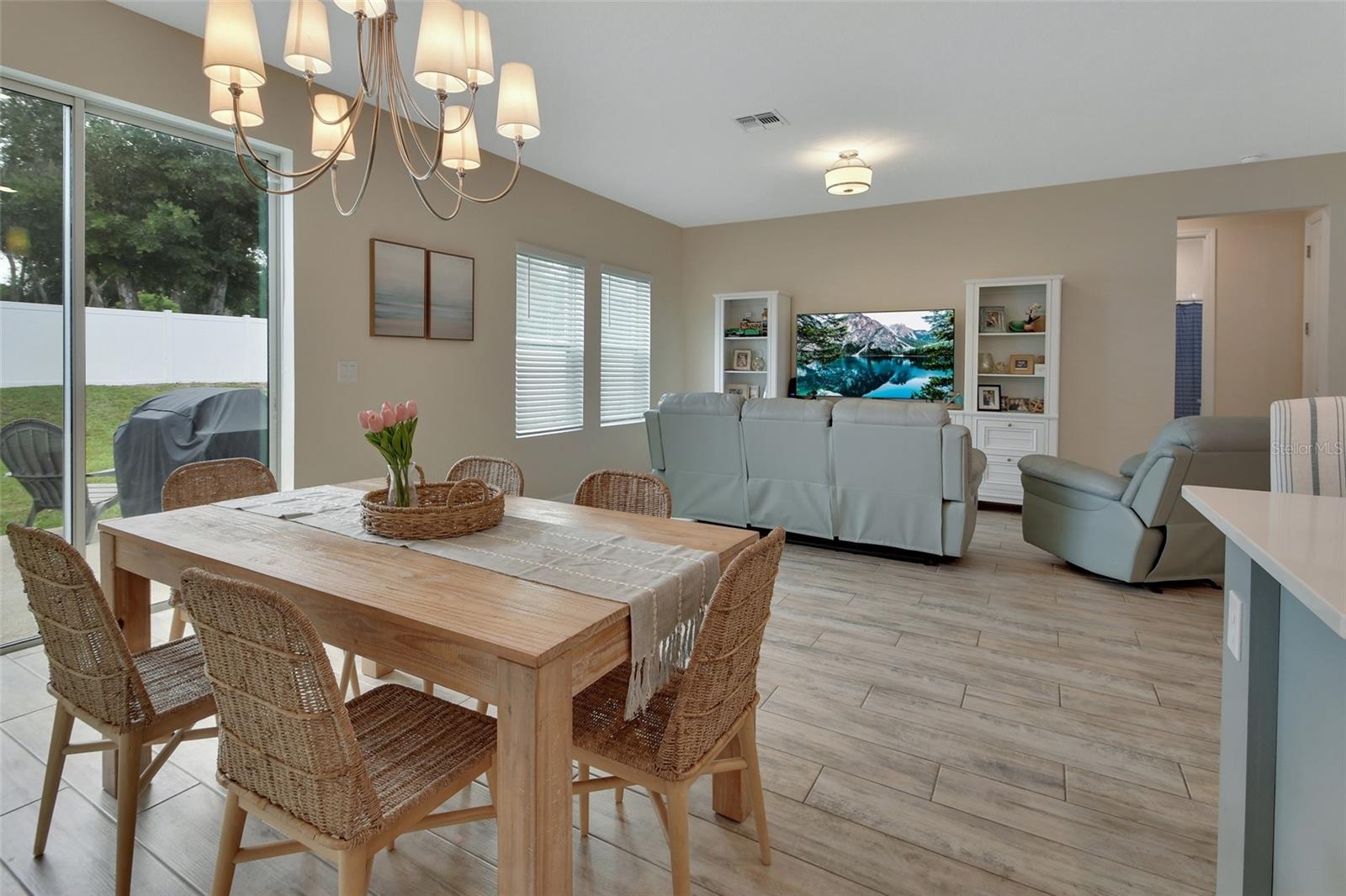 LINCOLN OAKS - Residential