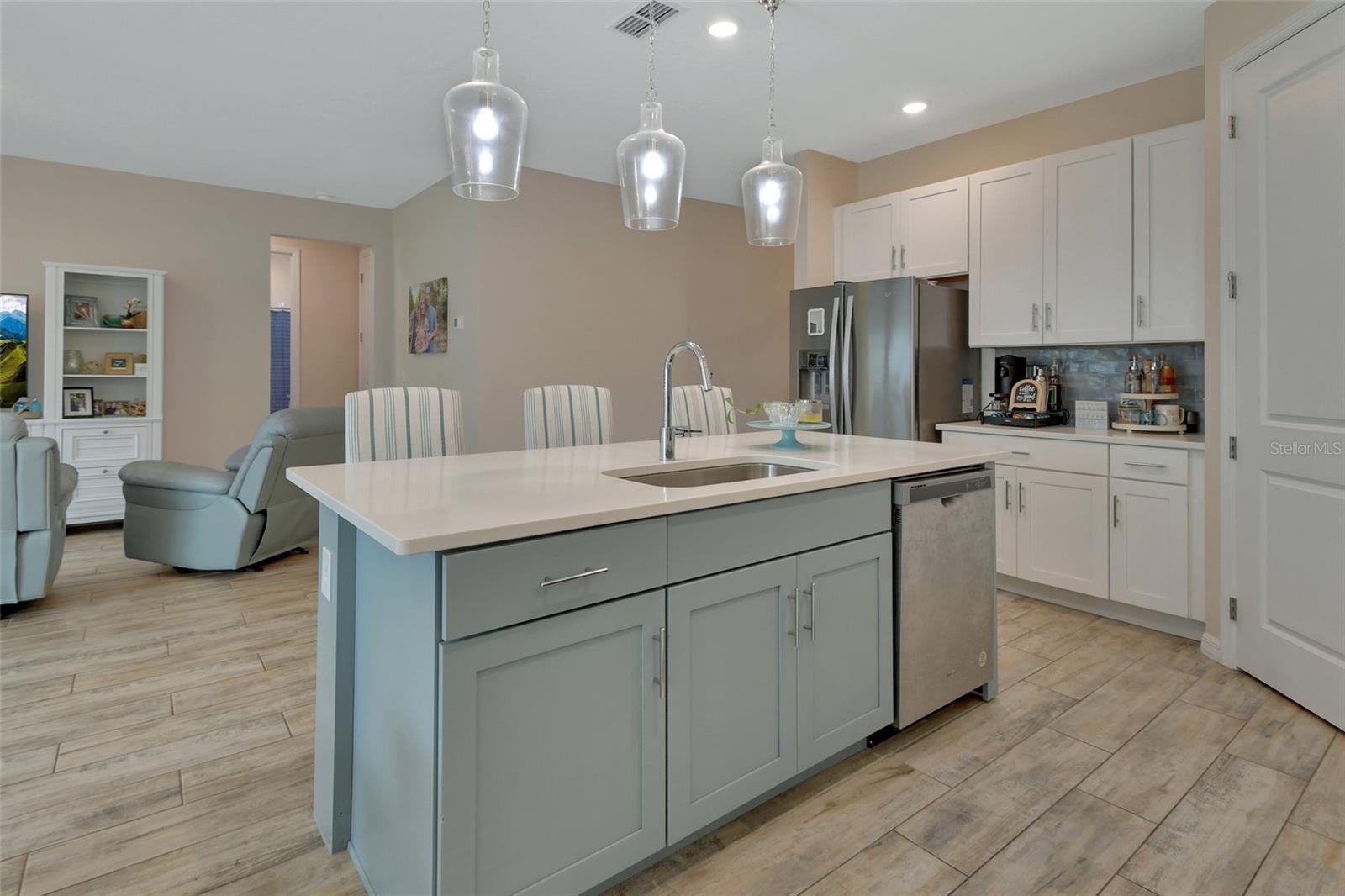 LINCOLN OAKS - Residential