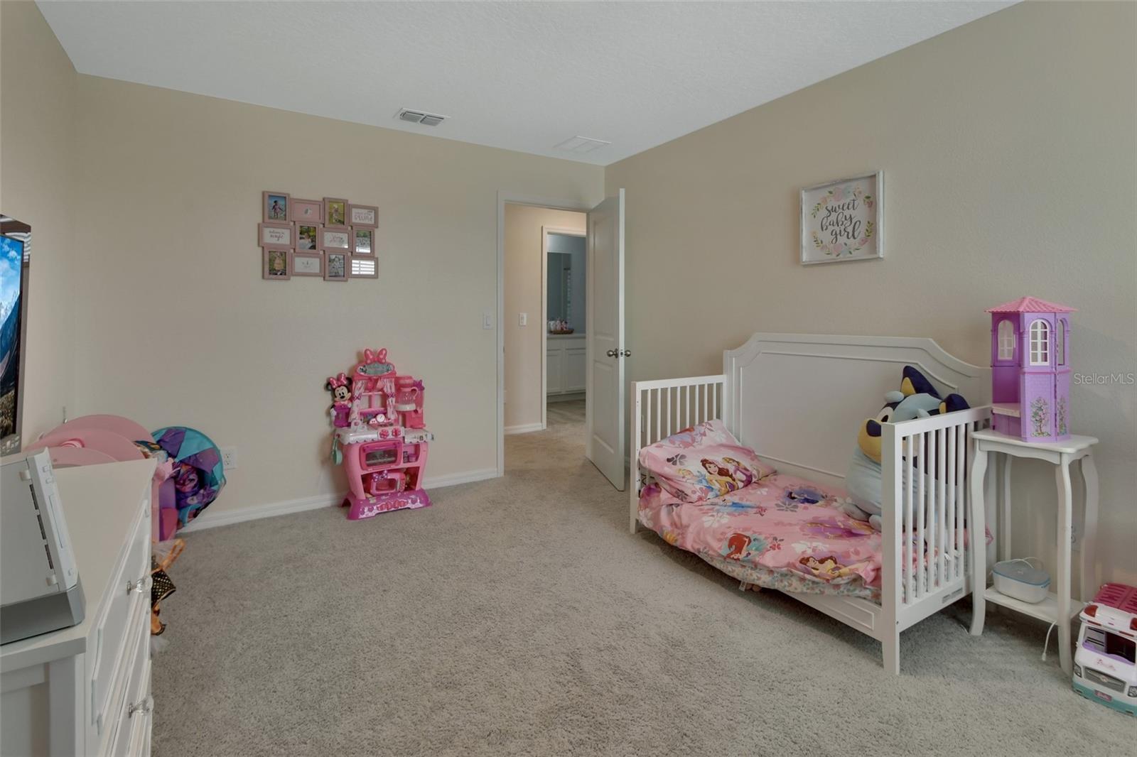 LINCOLN OAKS - Residential