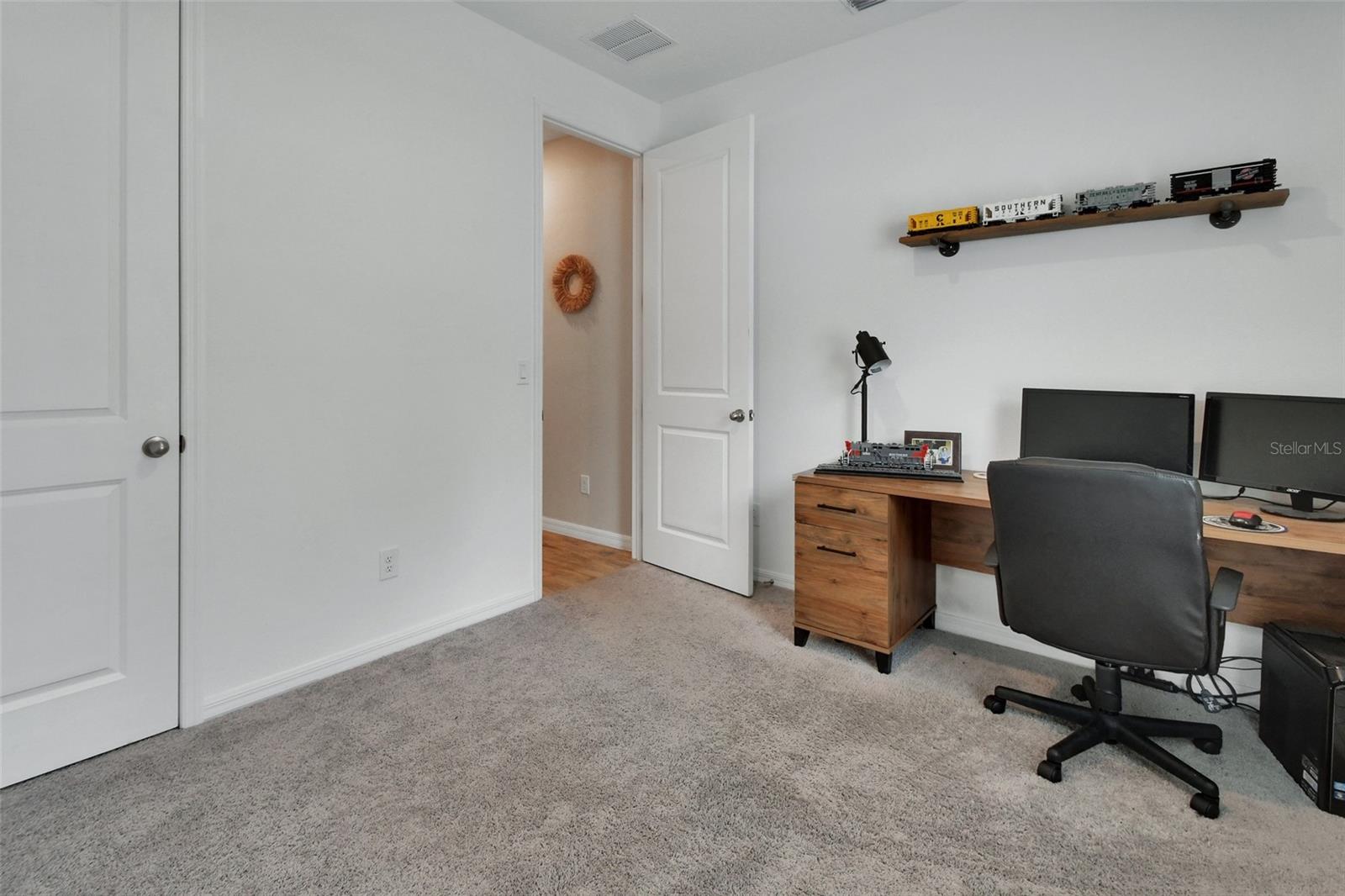 LINCOLN OAKS - Residential