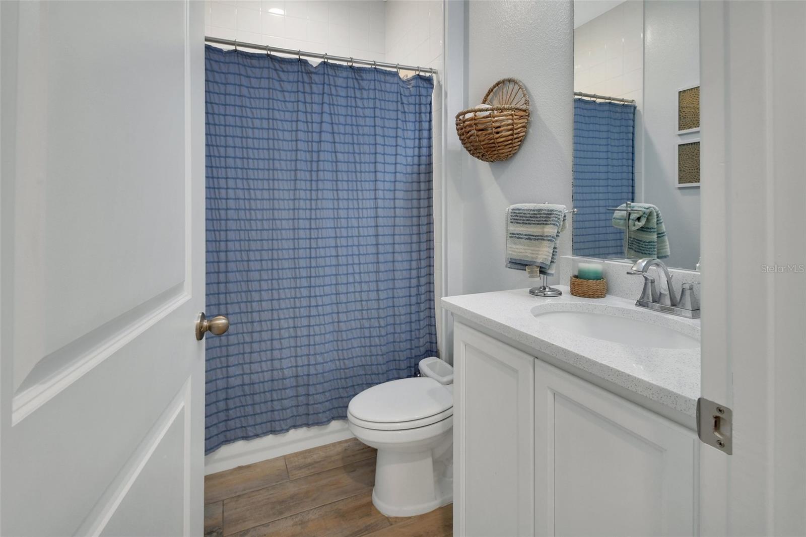 LINCOLN OAKS - Residential