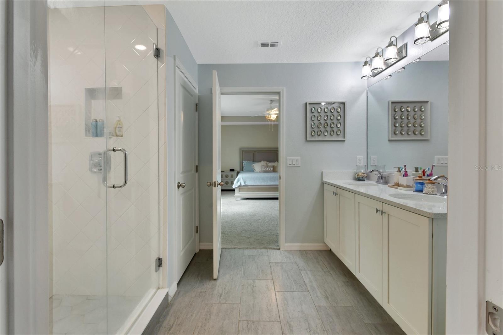 LINCOLN OAKS - Residential