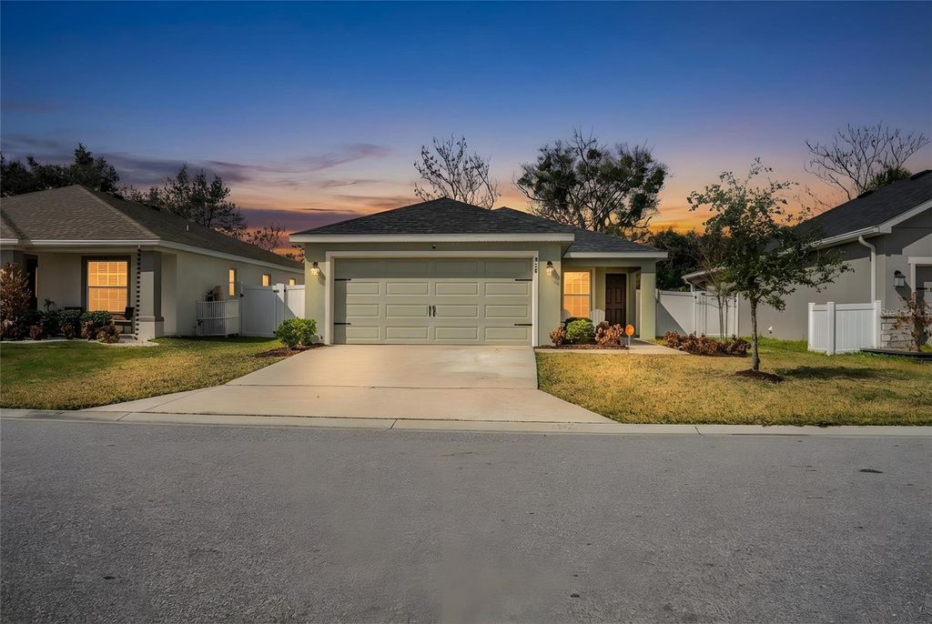 Photo of 928 Aruba Avenue, Mulberry, FL 33860 (MLS # L4959579)