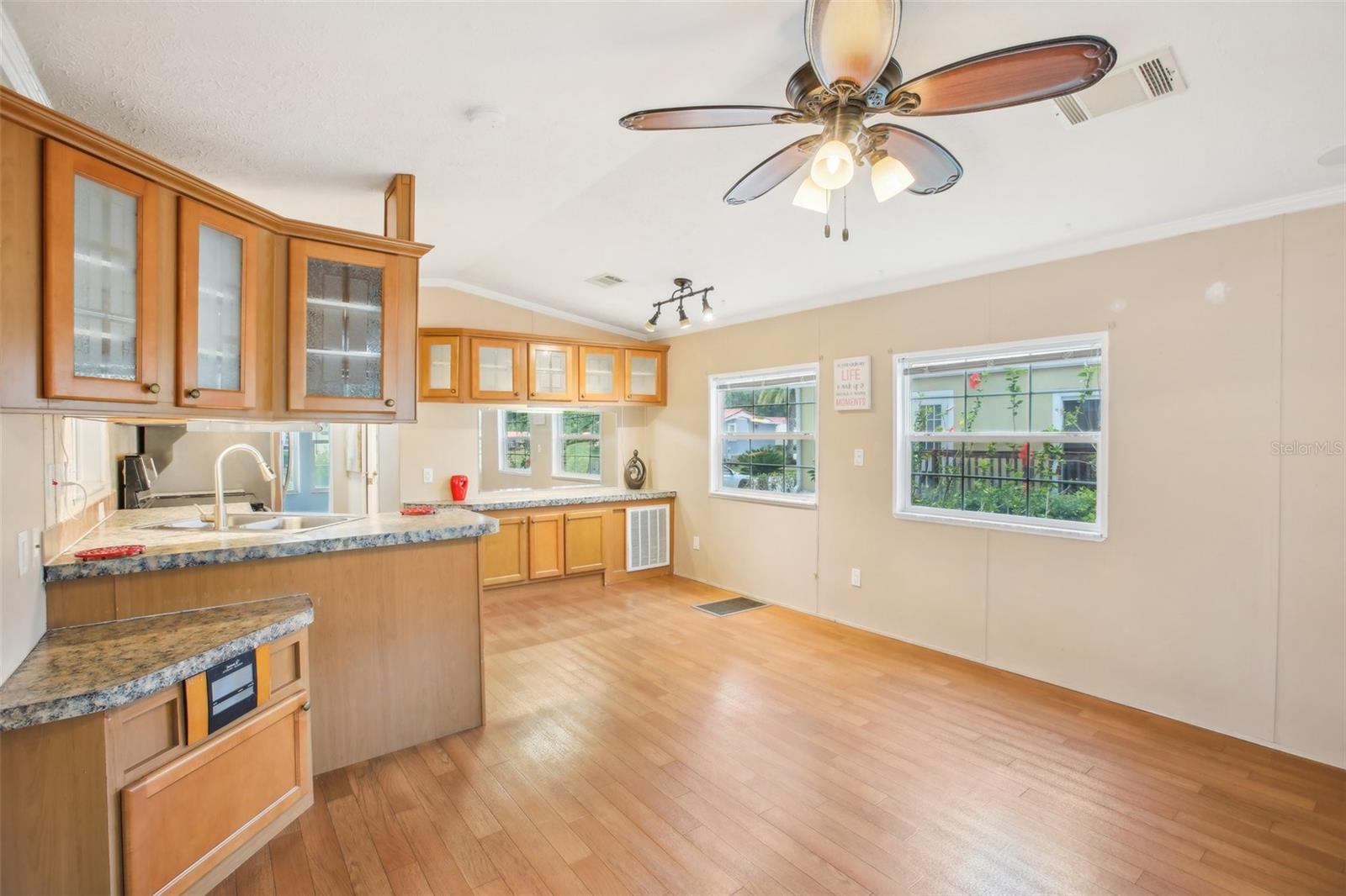 CALIENTE CASITA VILLAGE - Residential Lease