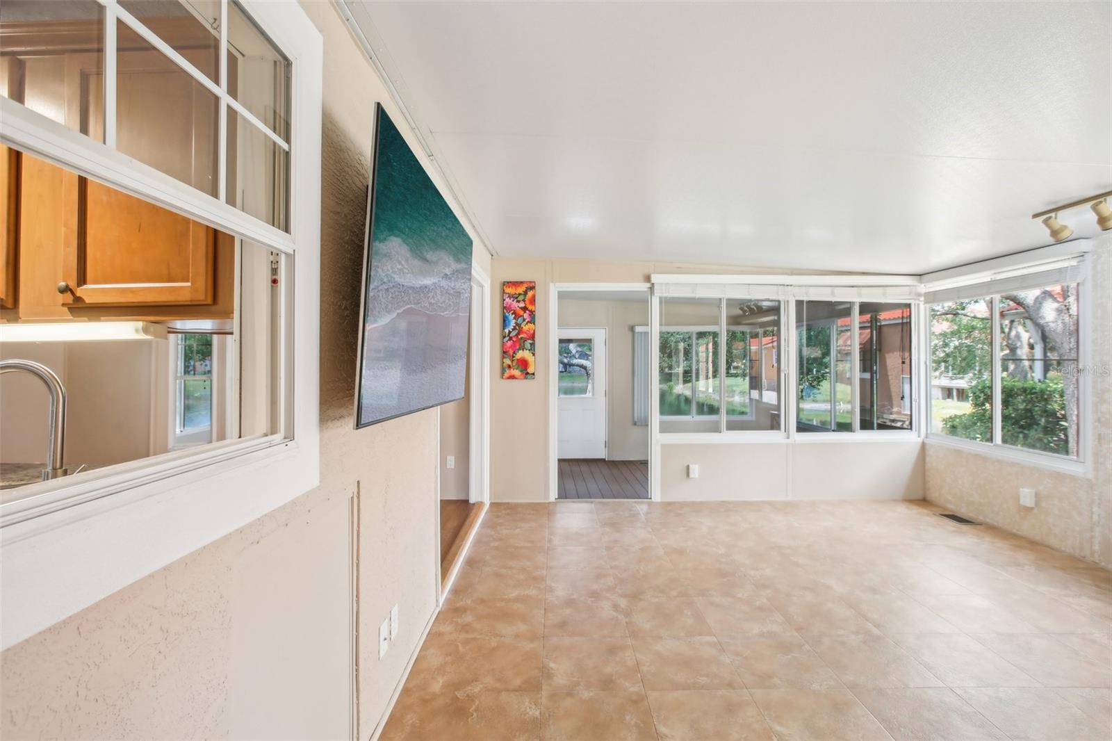 CALIENTE CASITA VILLAGE - Residential Lease