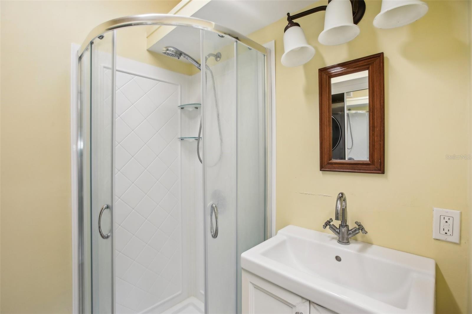 CALIENTE CASITA VILLAGE - Residential Lease