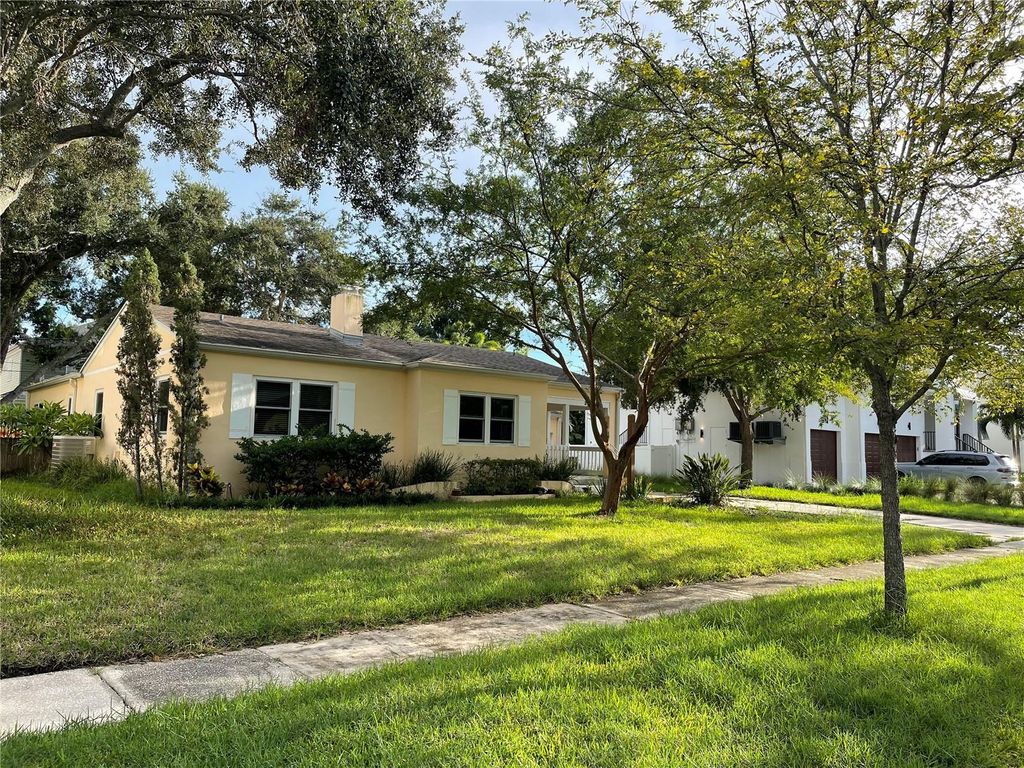 Photo of 2922 W Coachman Avenue, Tampa, FL 33611 (MLS # TB8416374)