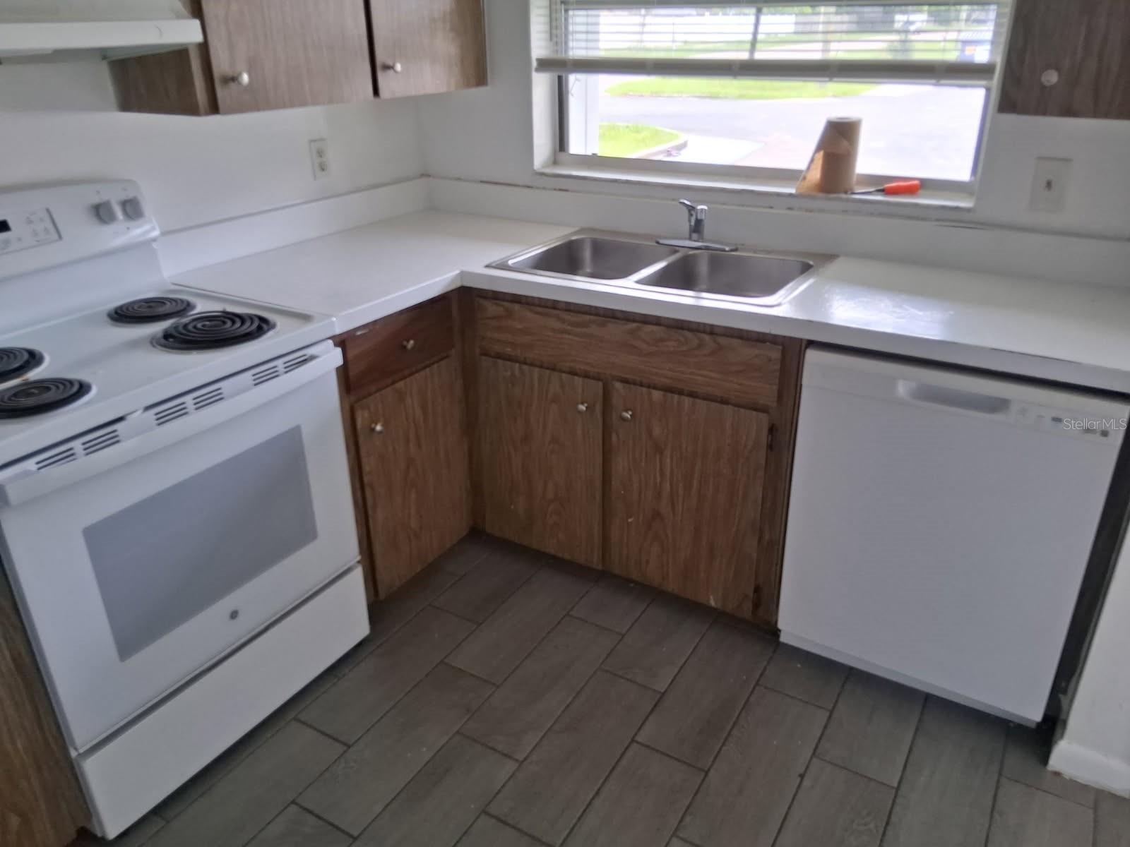 LAUREL HILLS CONDO - Residential Lease