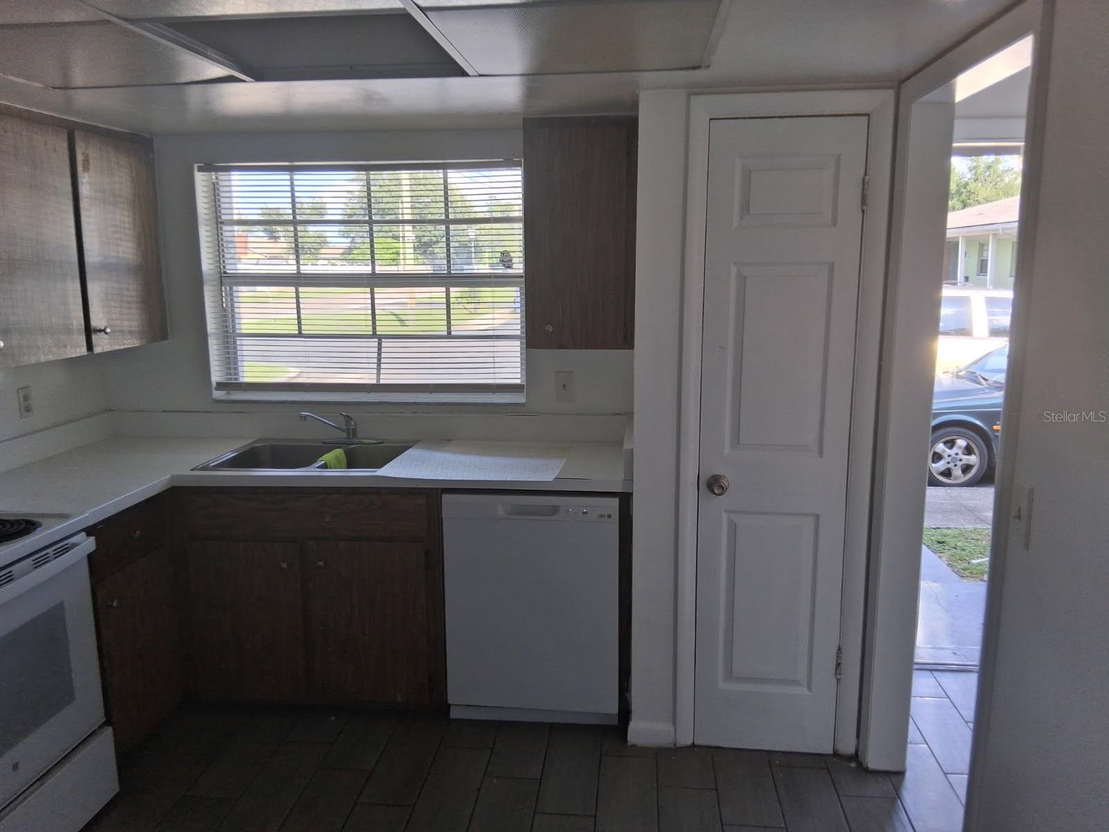 LAUREL HILLS CONDO - Residential Lease