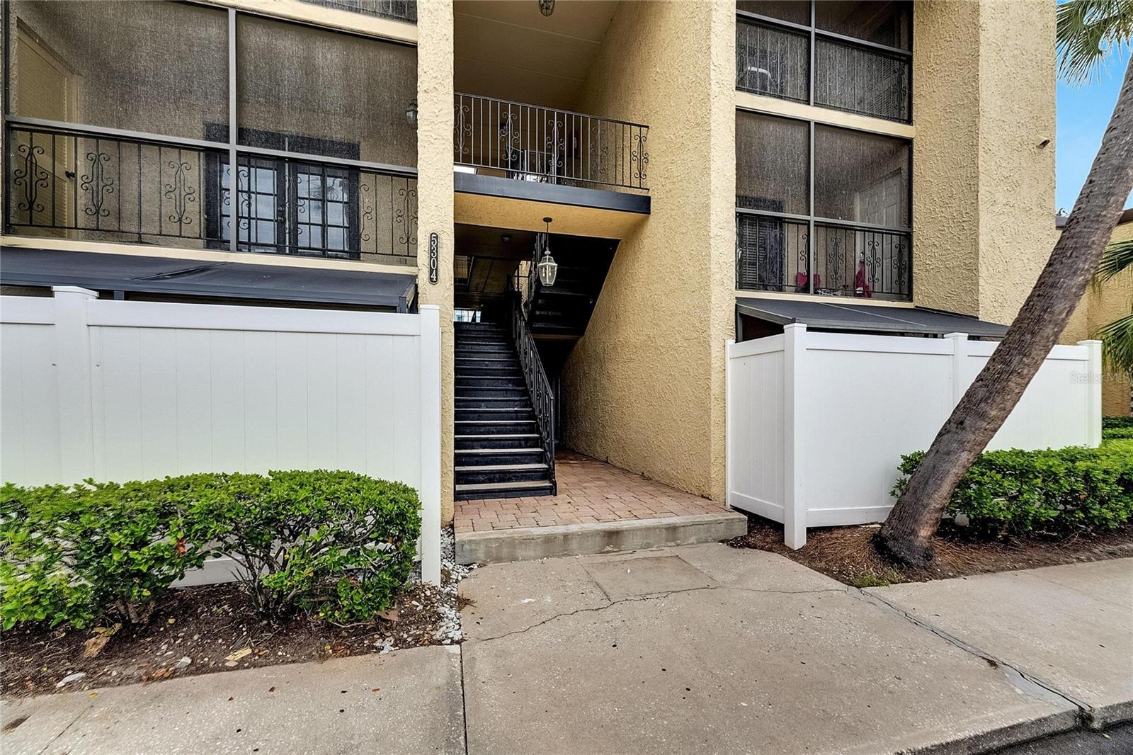 5304 W KENNEDY BOULEVARD 106