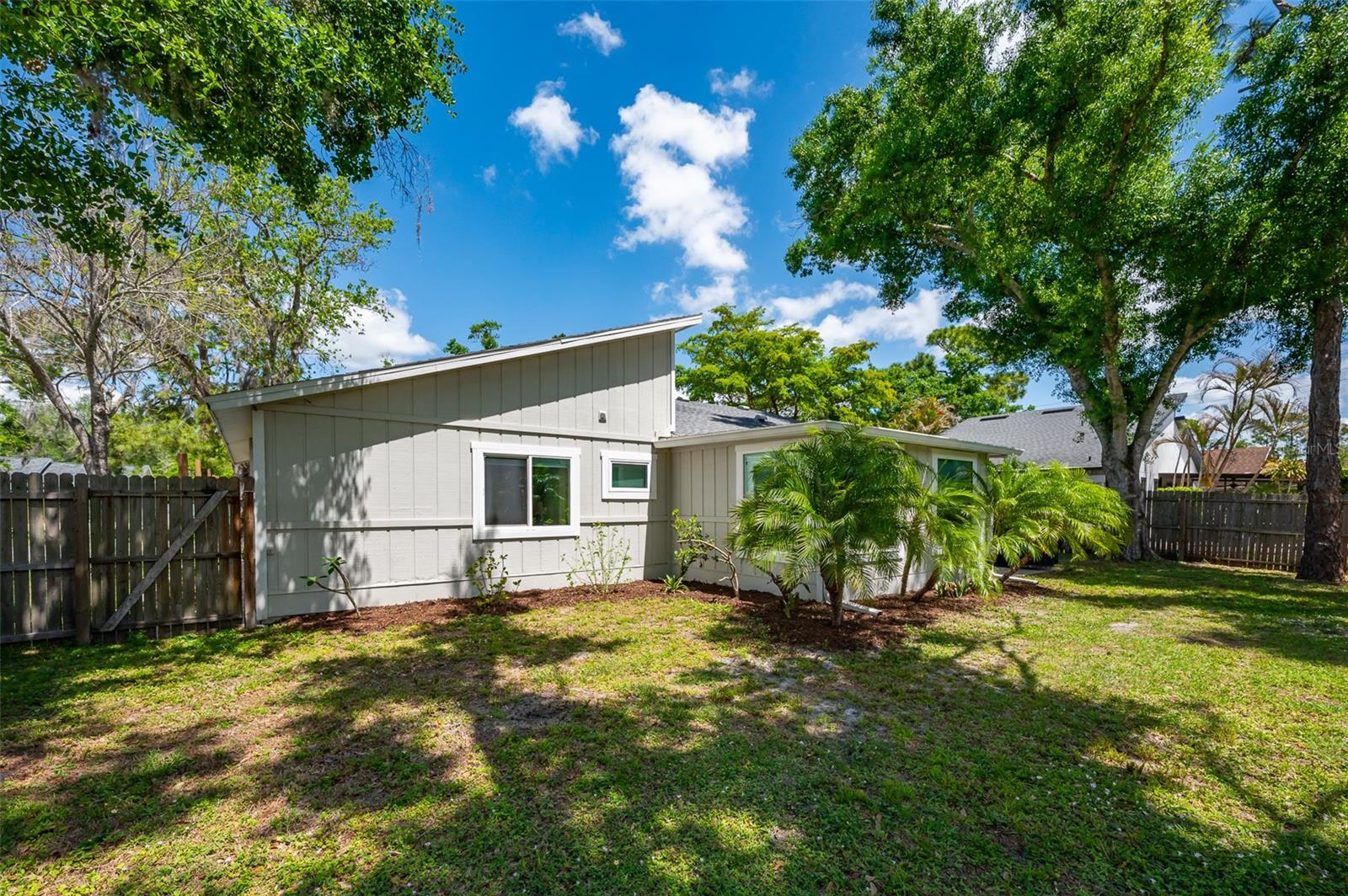 LAKE SARASOTA - Residential