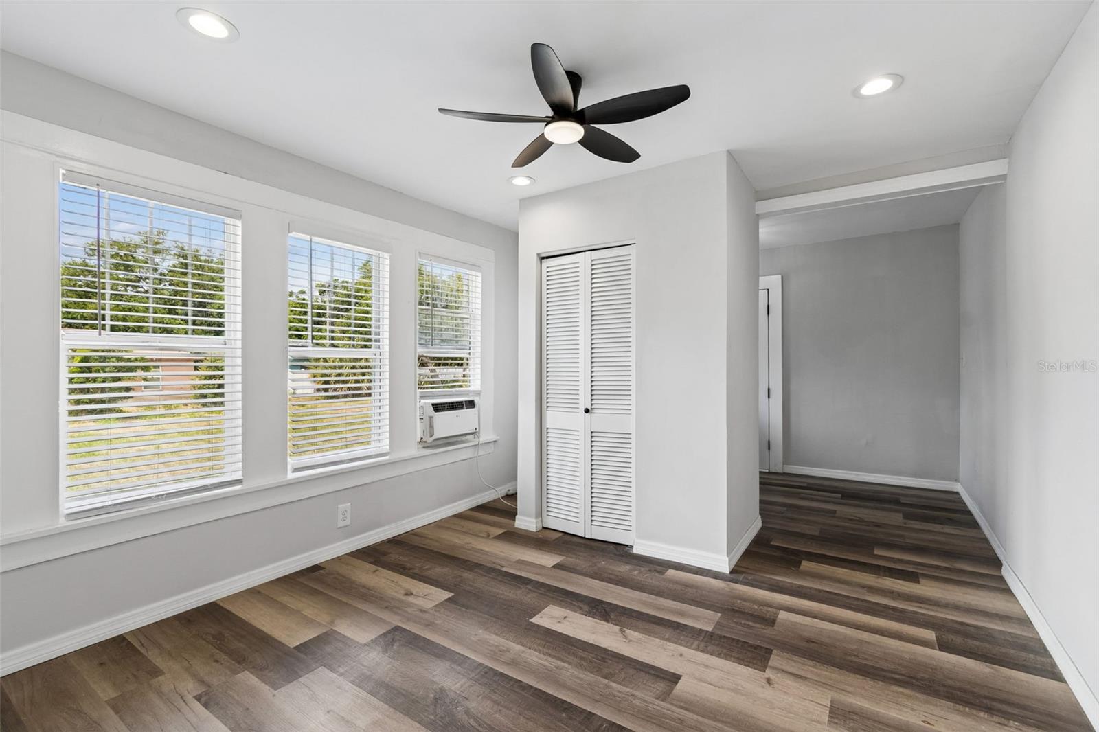 ST PETERSBURG INVESTMENT COS ADD TO OAK PARK - Residential