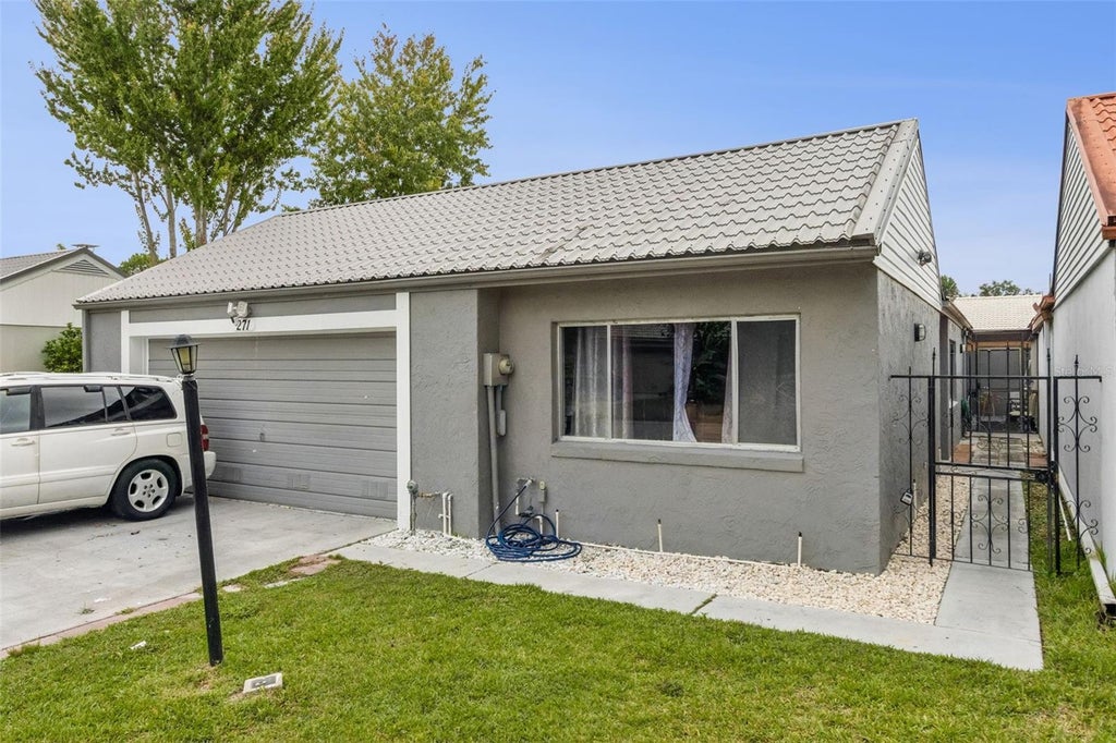 Photo of 271 Mariposa, Winter Haven, FL 33884 (MLS # TB8536830)