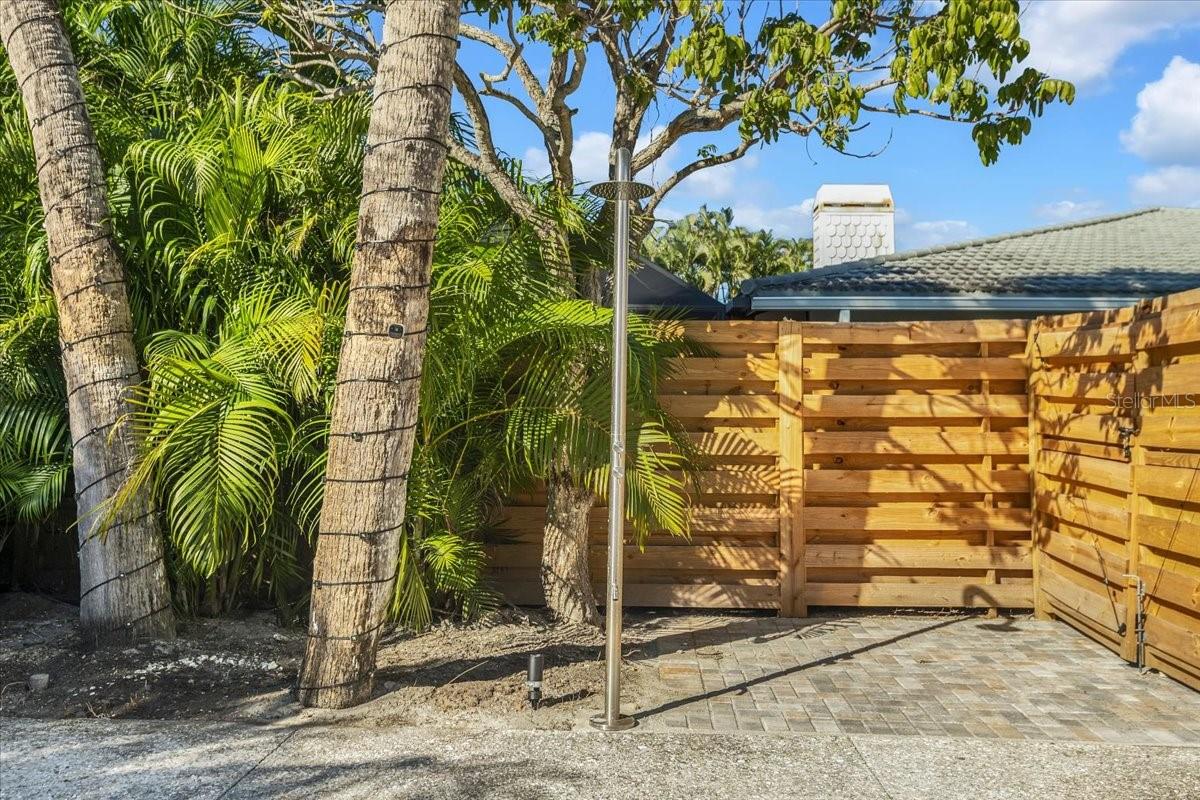 SIESTA ISLES - Residential