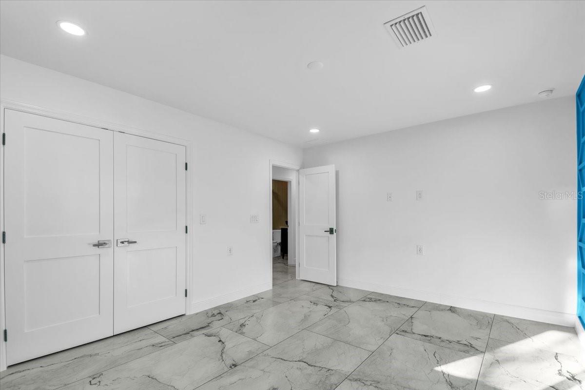 SIESTA ISLES - Residential