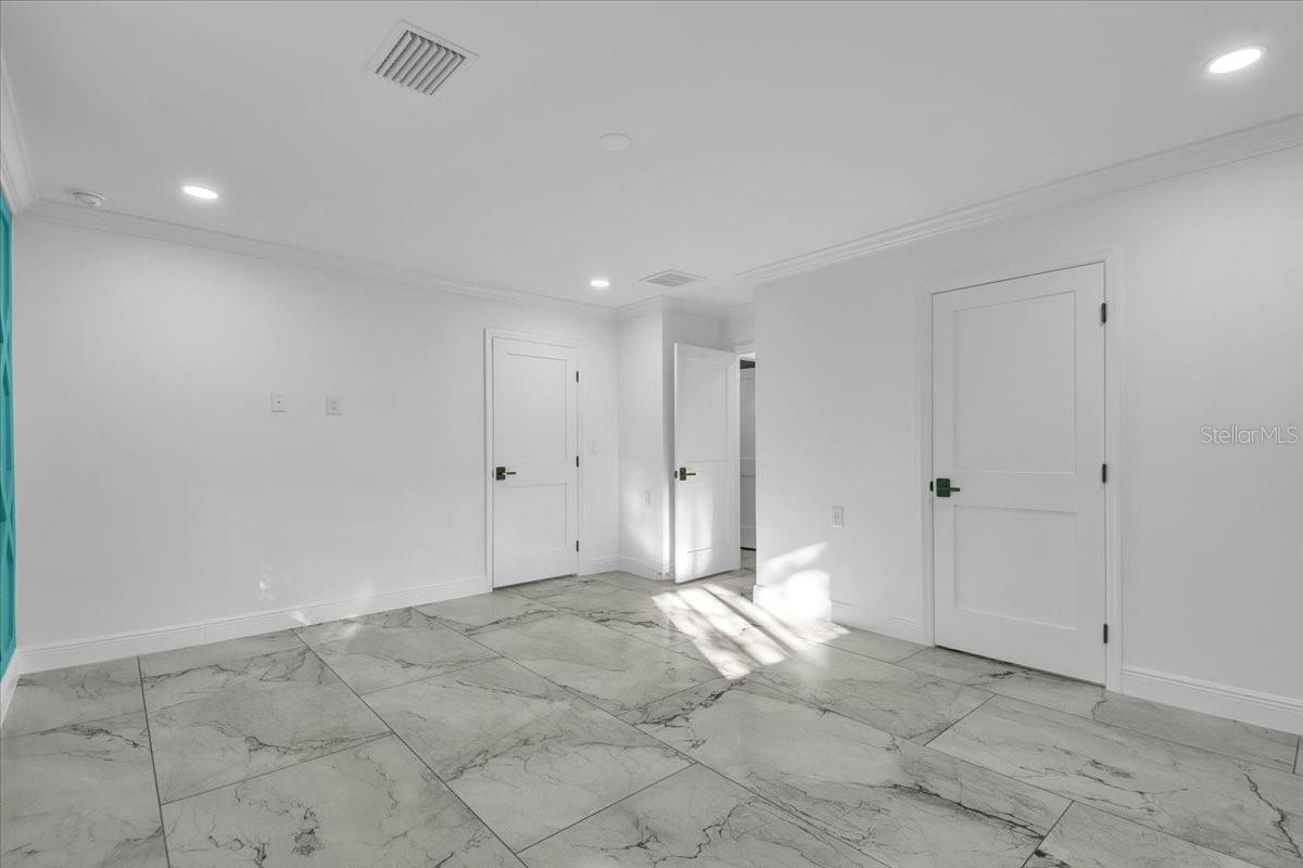 SIESTA ISLES - Residential