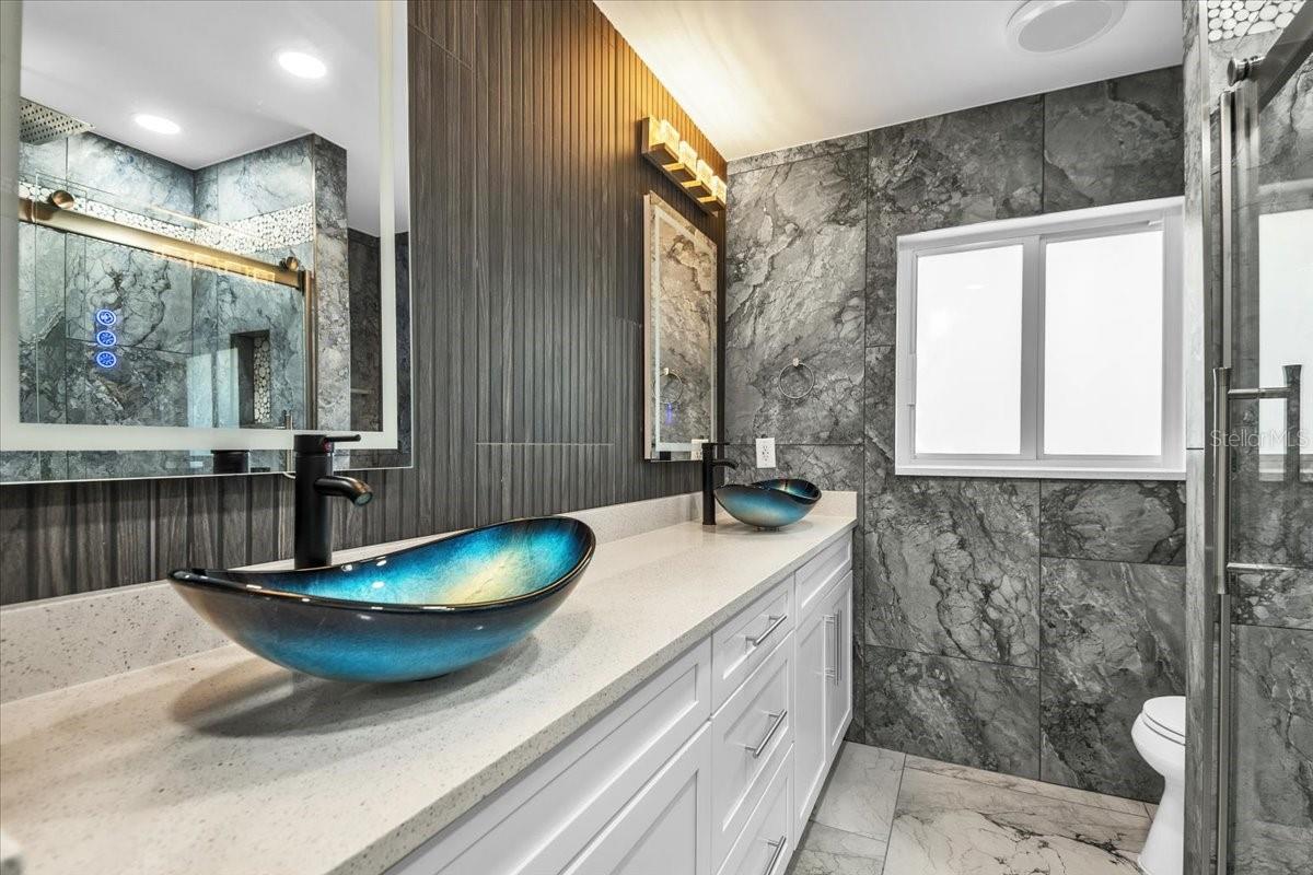 SIESTA ISLES - Residential