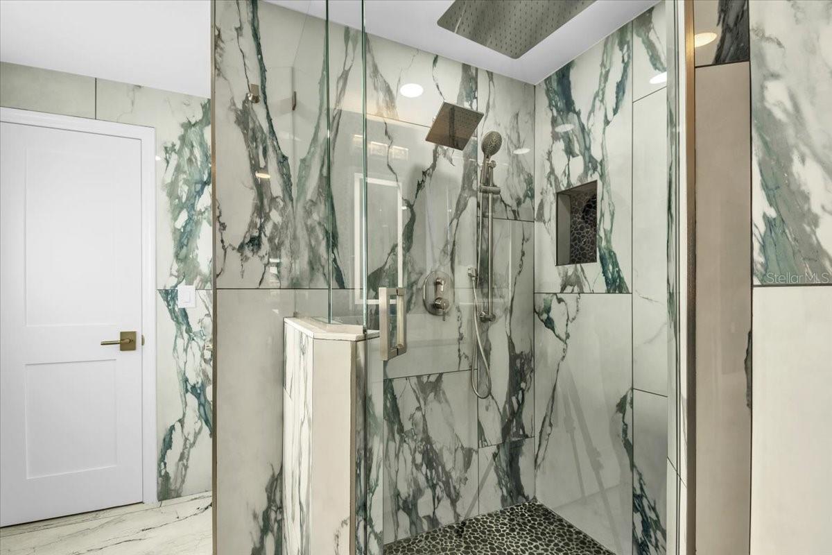 SIESTA ISLES - Residential