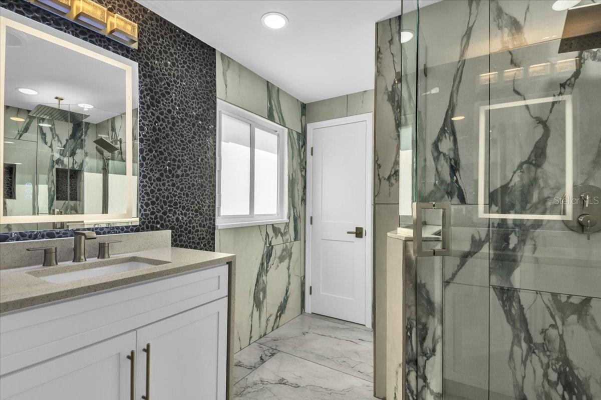 SIESTA ISLES - Residential