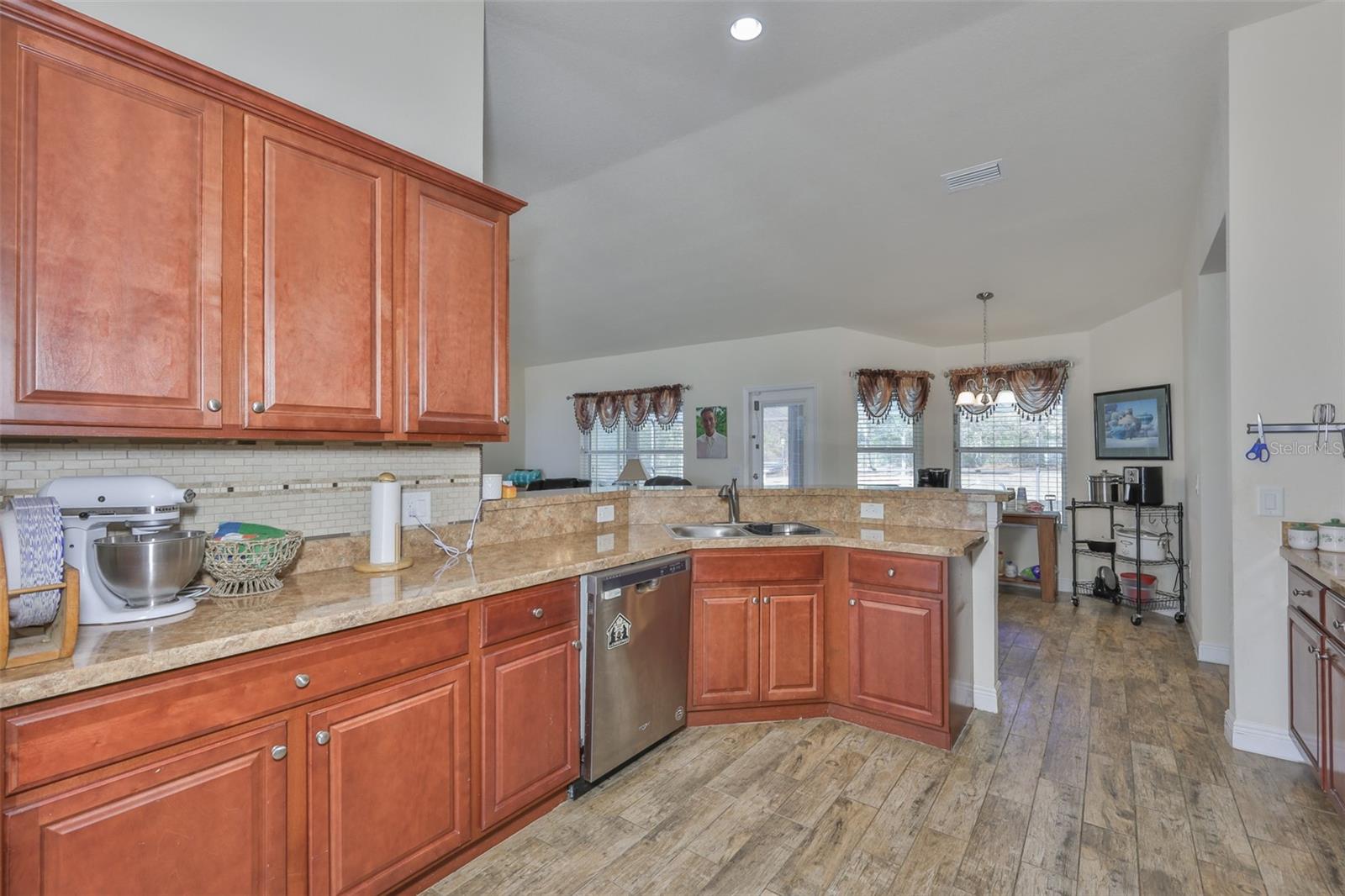 ROYAL HIGHLANDS - Residential