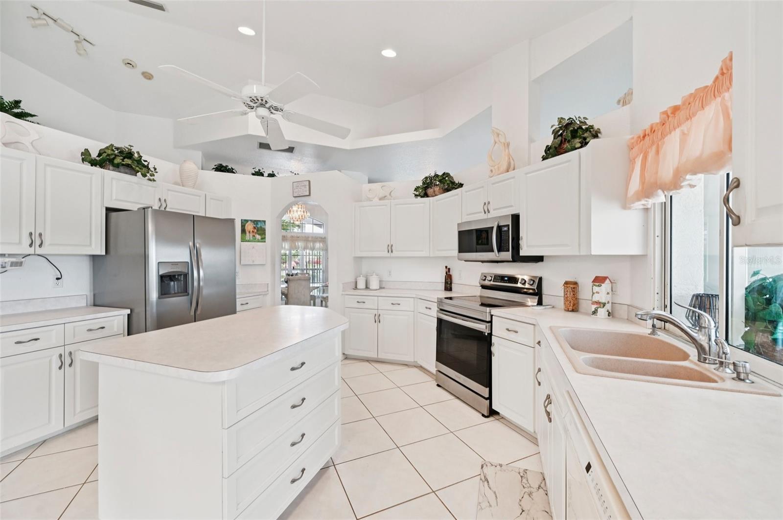 4173 BEACH VIEW COURT