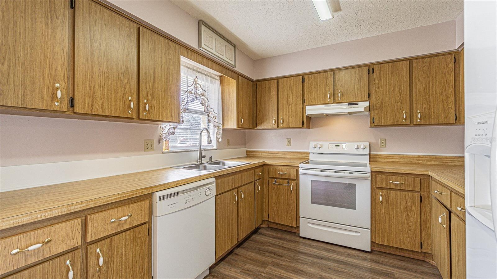 ZEPHYRHILLS COLONY - Residential