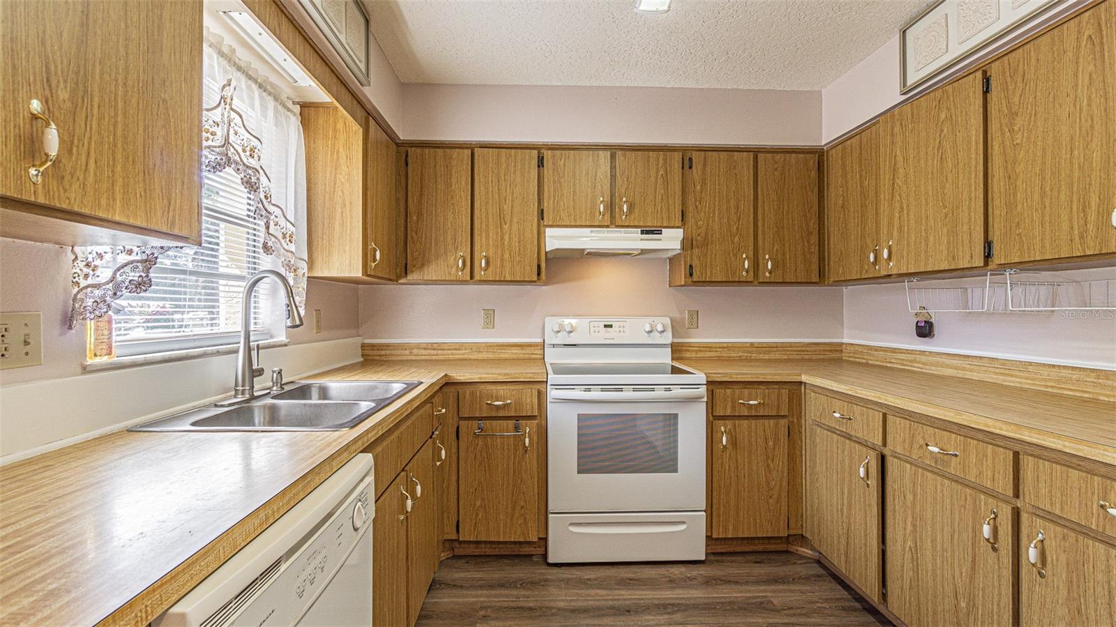 ZEPHYRHILLS COLONY - Residential