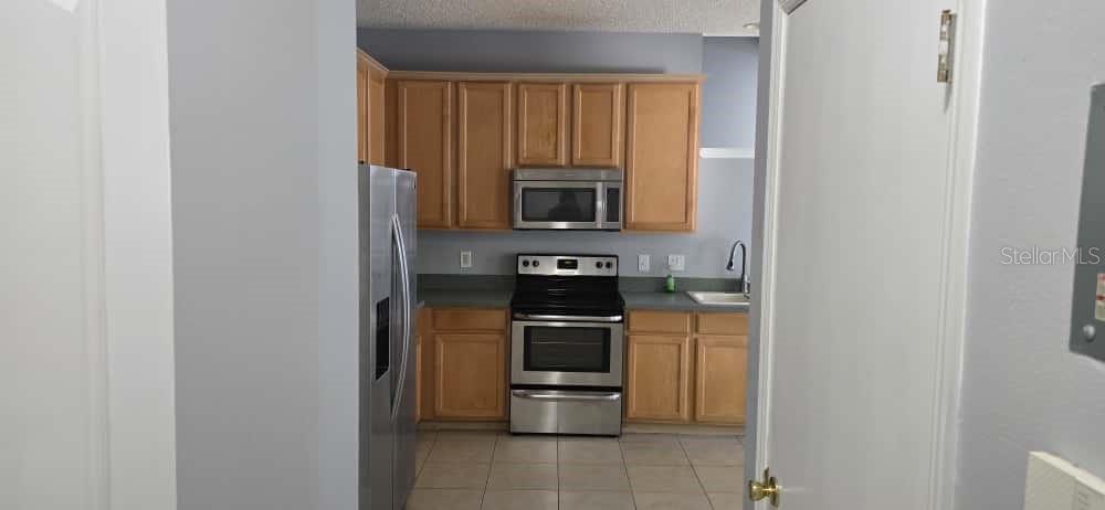 AVALON PARK VILLAGE 03 47/96 - Residential Lease